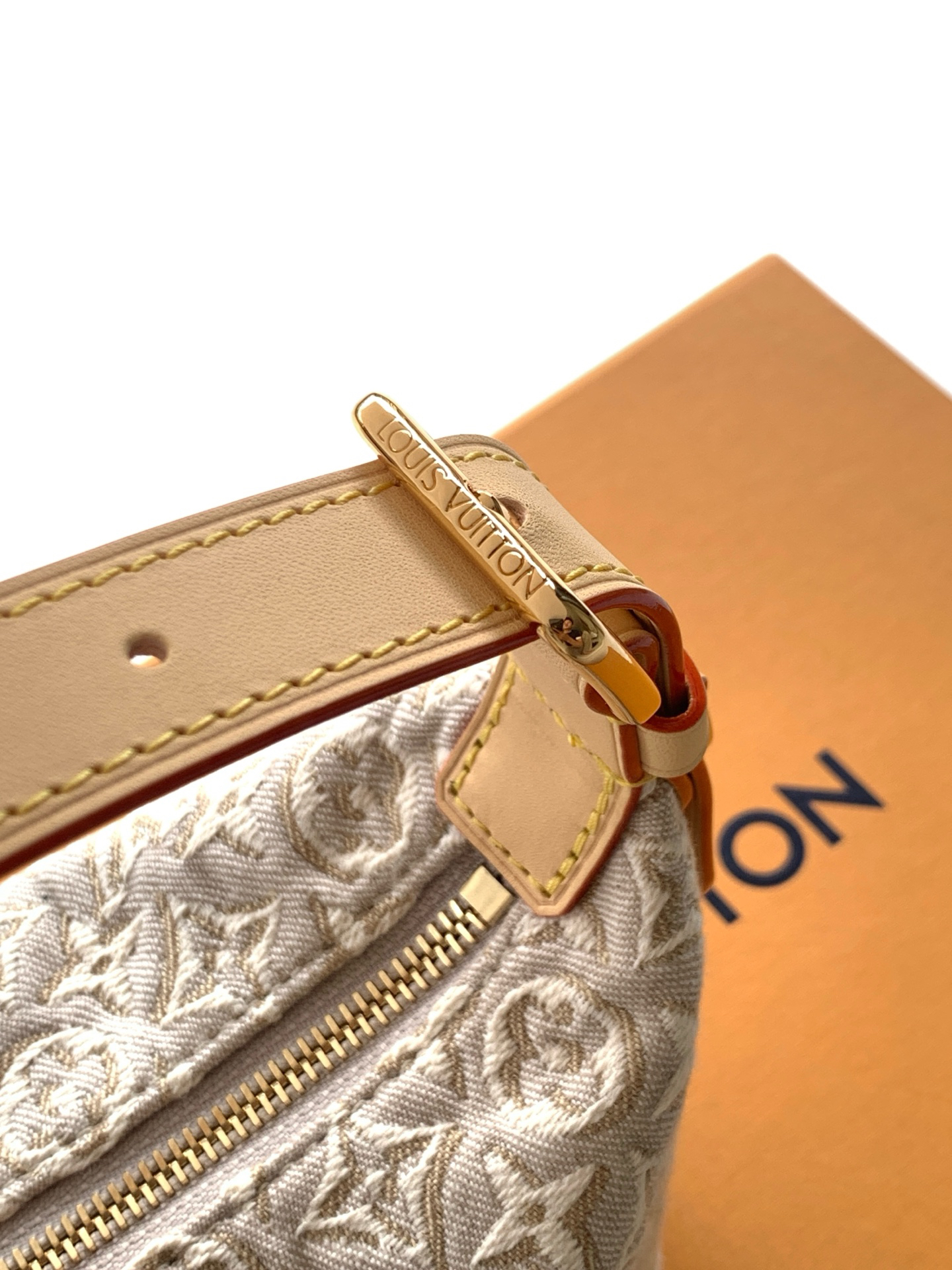 Pochette Hills Canvas Handbag M29879 - Image 7