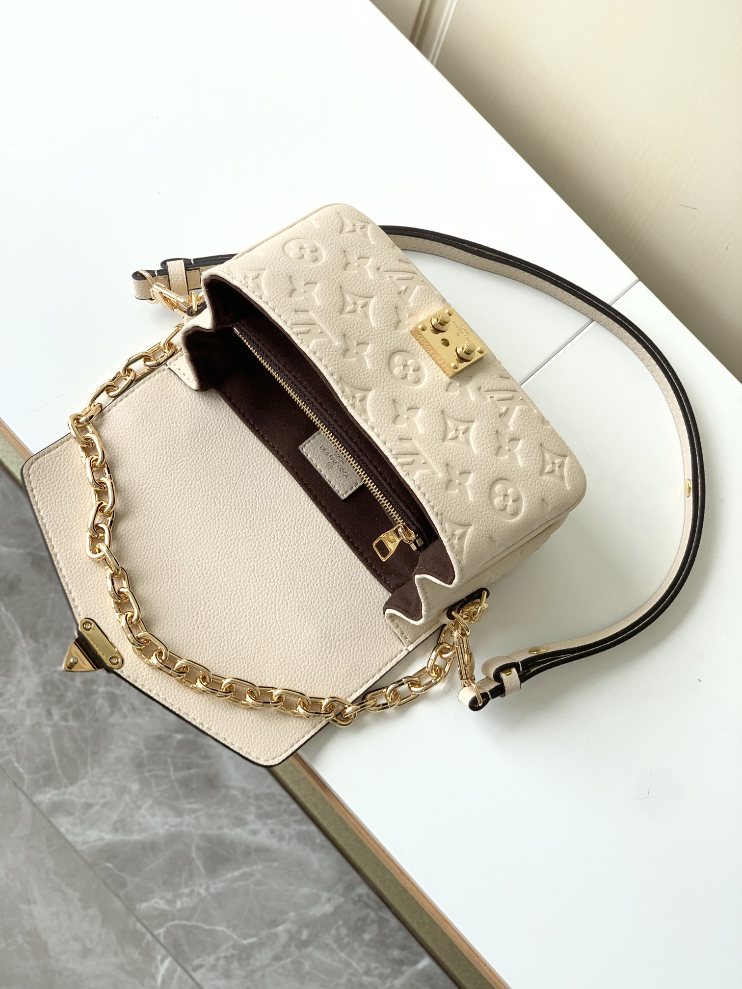 Louis Vuitton Pochette Métis East West Shoulder Bag - Image 7