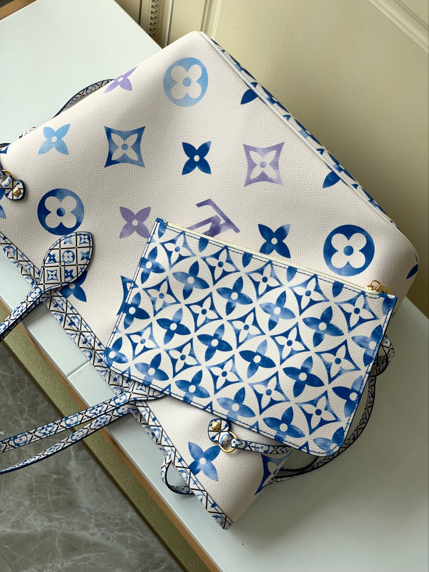 Louis Vuitton Neverfull Tote Bag with Detachable Zipper Pouch - Image 7
