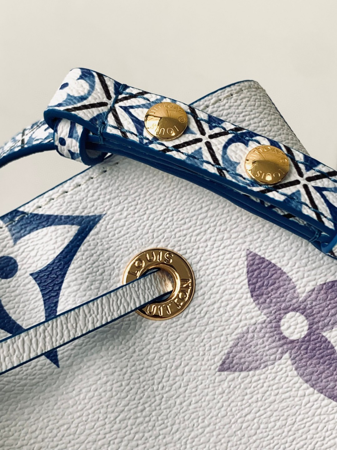 Louis Vuitton NeoNoe Bucket Shoulder Bag in Blue - Image 7