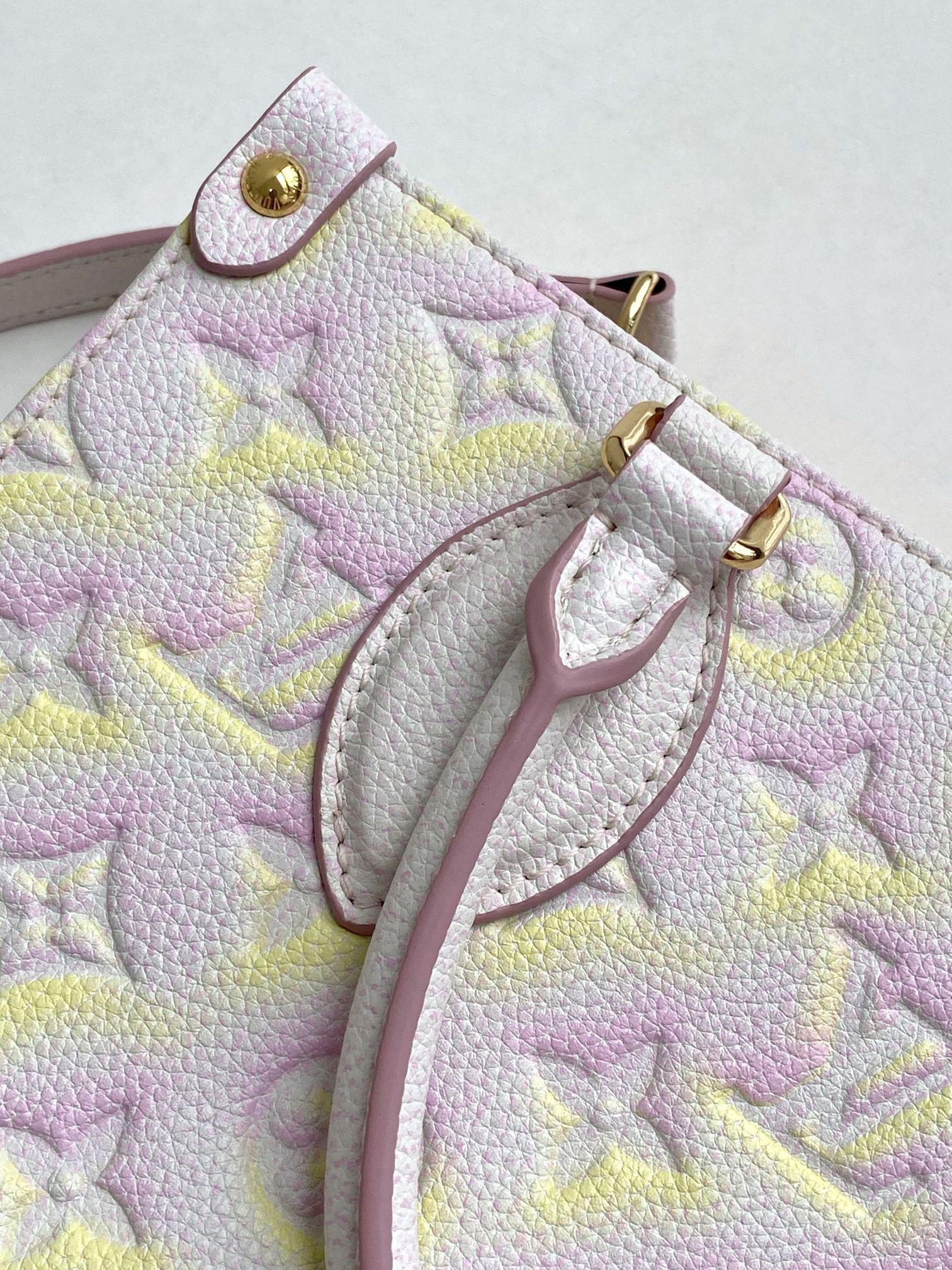 Louis Vuitton Onthego Small Tote Bag - Image 7