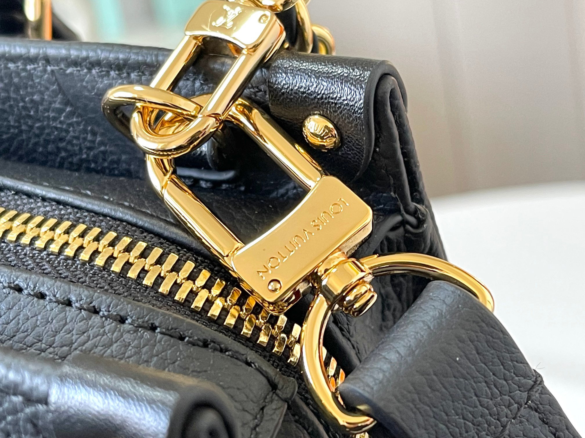 Louis Vuitton OnTheGo East West Handbag in Monogram Empreinte Leather - Image 7