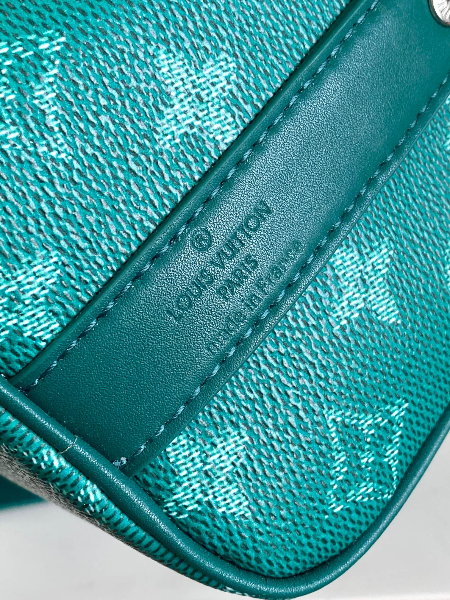 Louis Vuitton Keepall Bandoulière 25 Crossbody Bag - Image 7