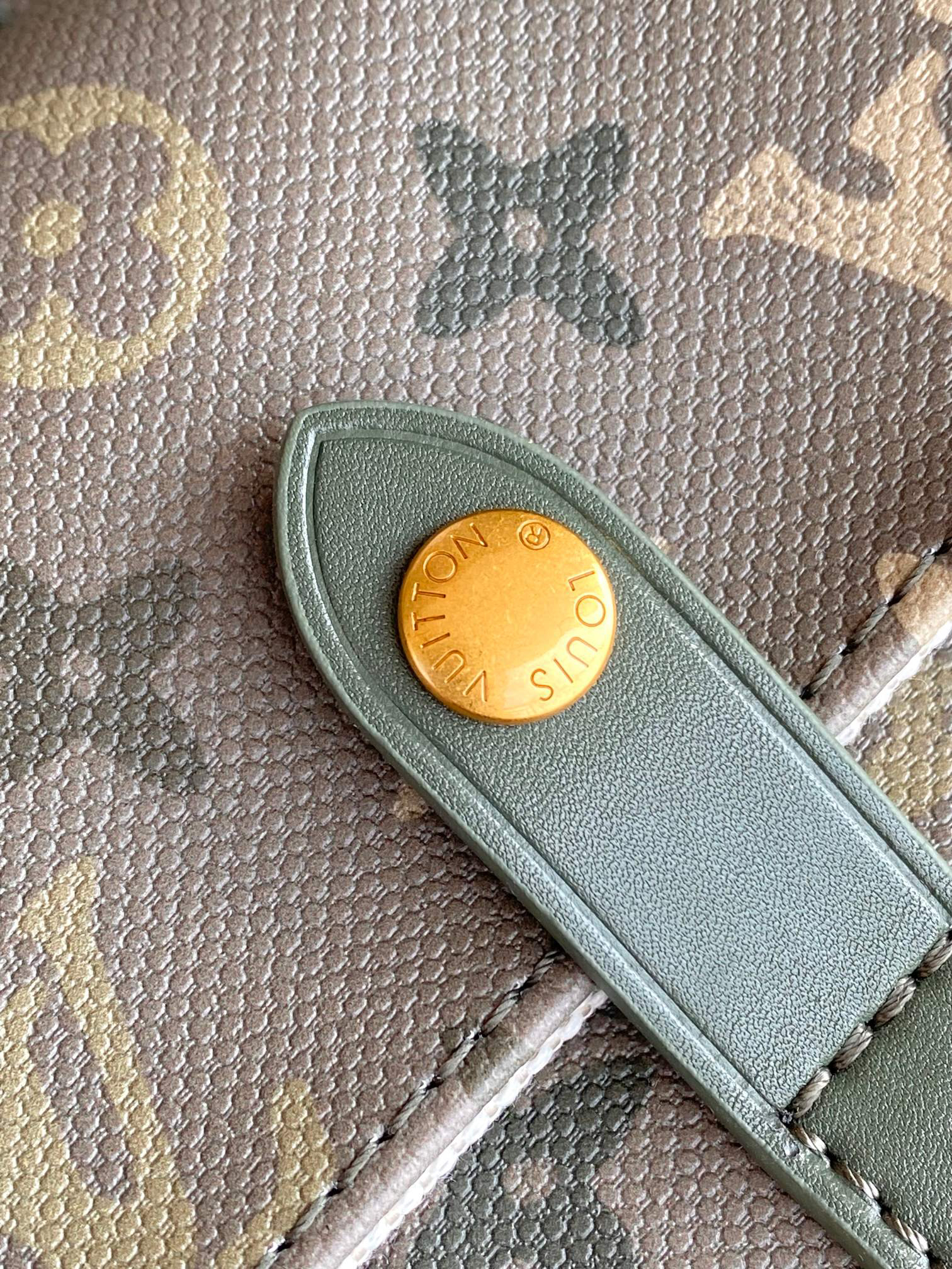 Louis Vuitton Keepall Bandoulière 45 Travel Bag in Green Monogram Surplus Canvas - Image 7
