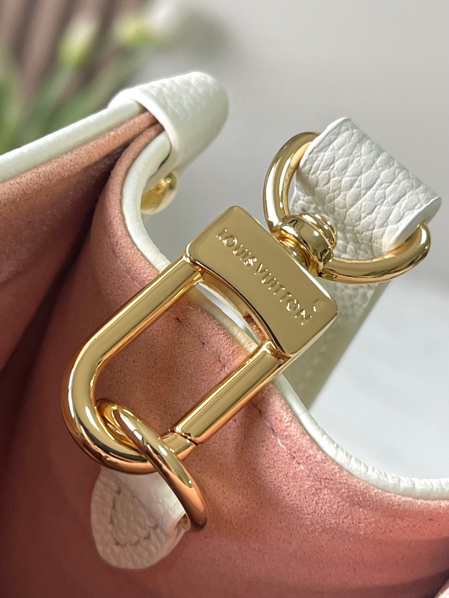 Louis Vuitton OnTheGo PM Tote Bag in Cream and Peach Pink Monogram Empreinte Leather - Image 7