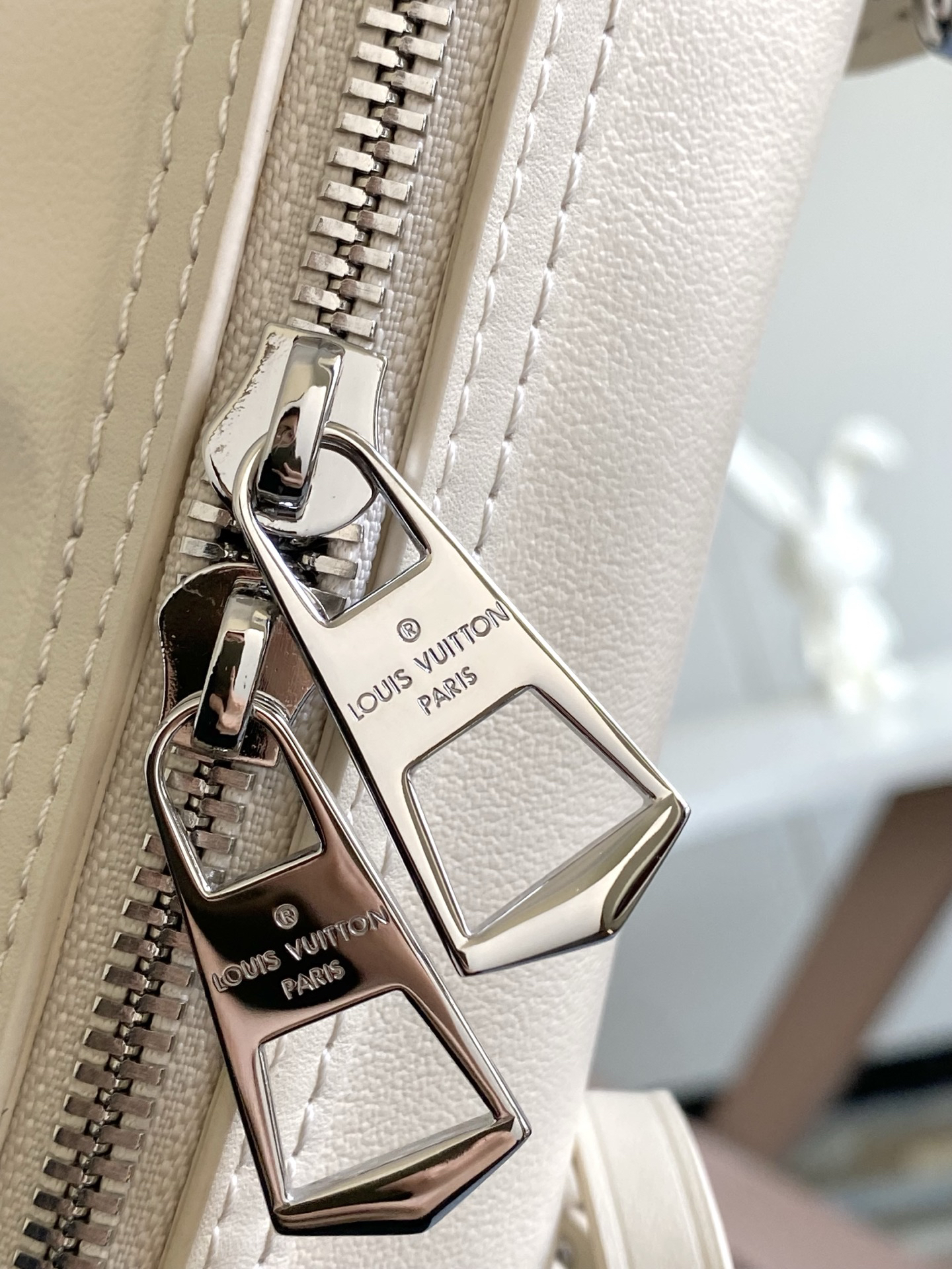 Louis Vuitton Speedy Cargo Handbag - Image 7