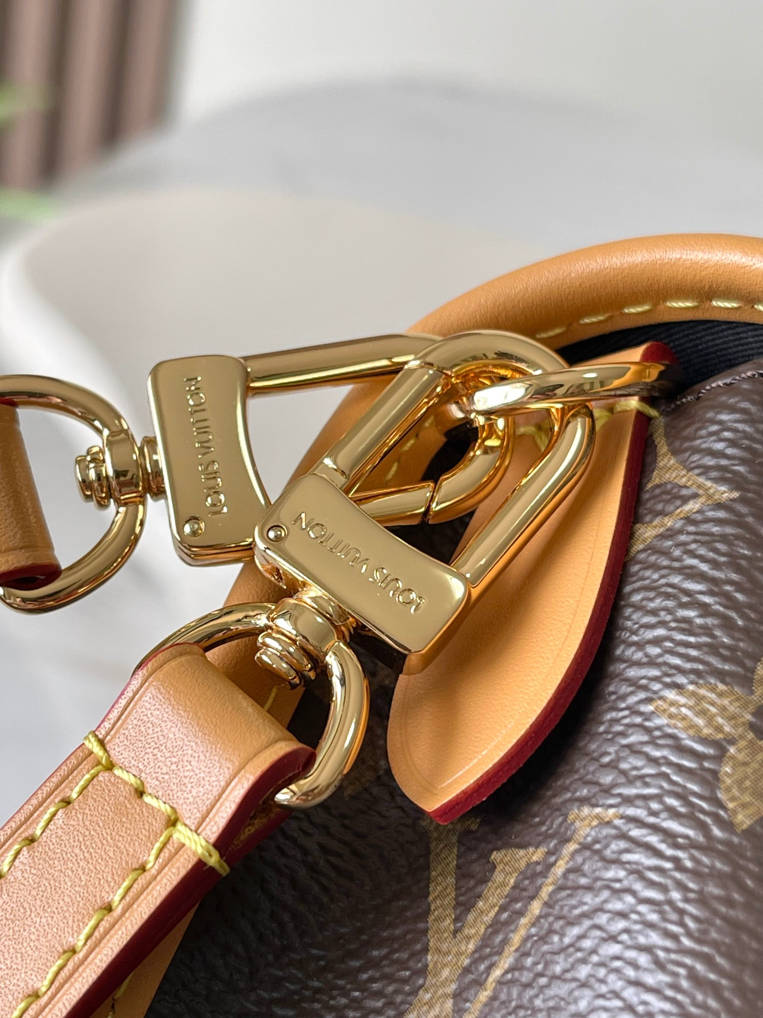 Diane Convertible Leather Shoulder Bag - Image 7