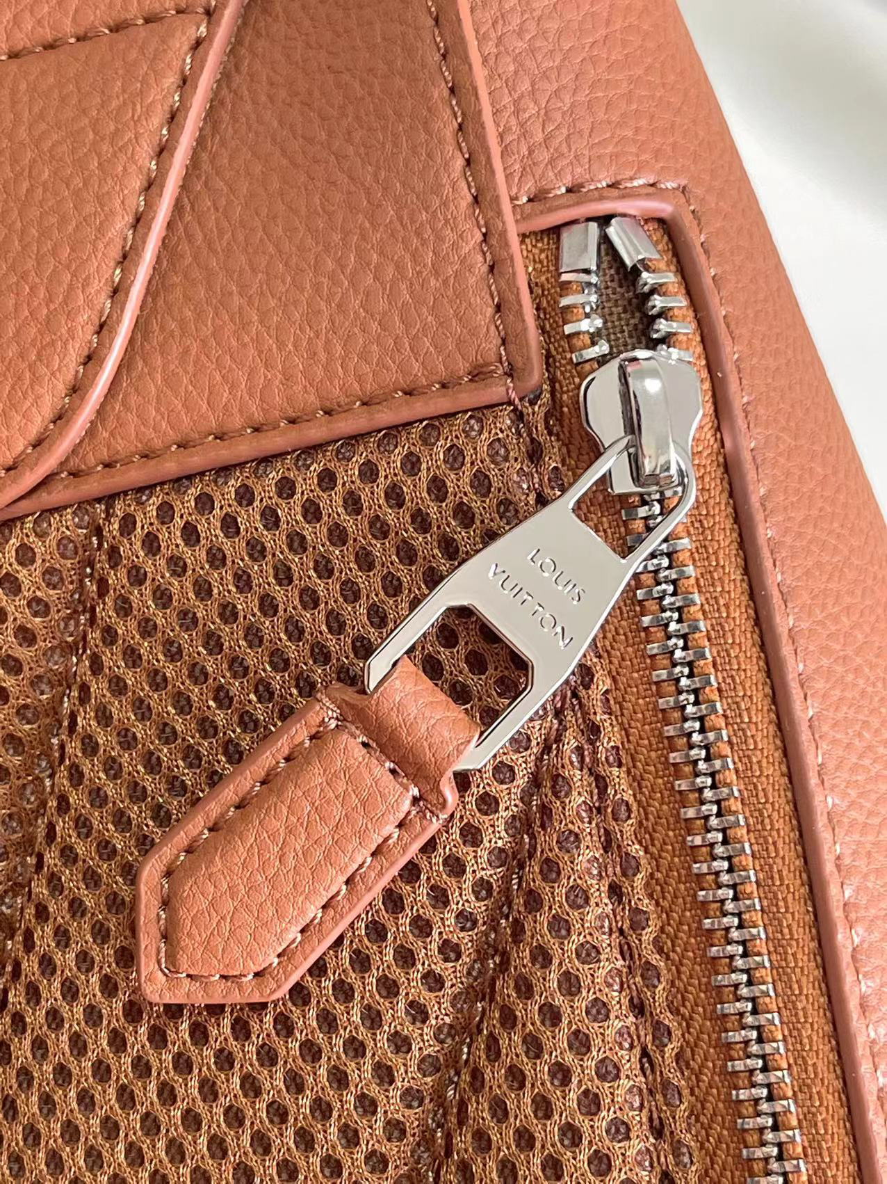 Fastline LV-Pattern Waxed Cowhide Leather Backpack - Image 7