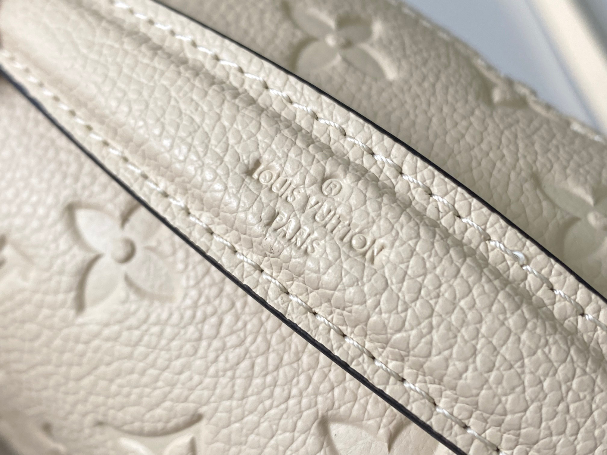 Louis Vuitton Pochette Métis East West Crossbody Bag - Image 7
