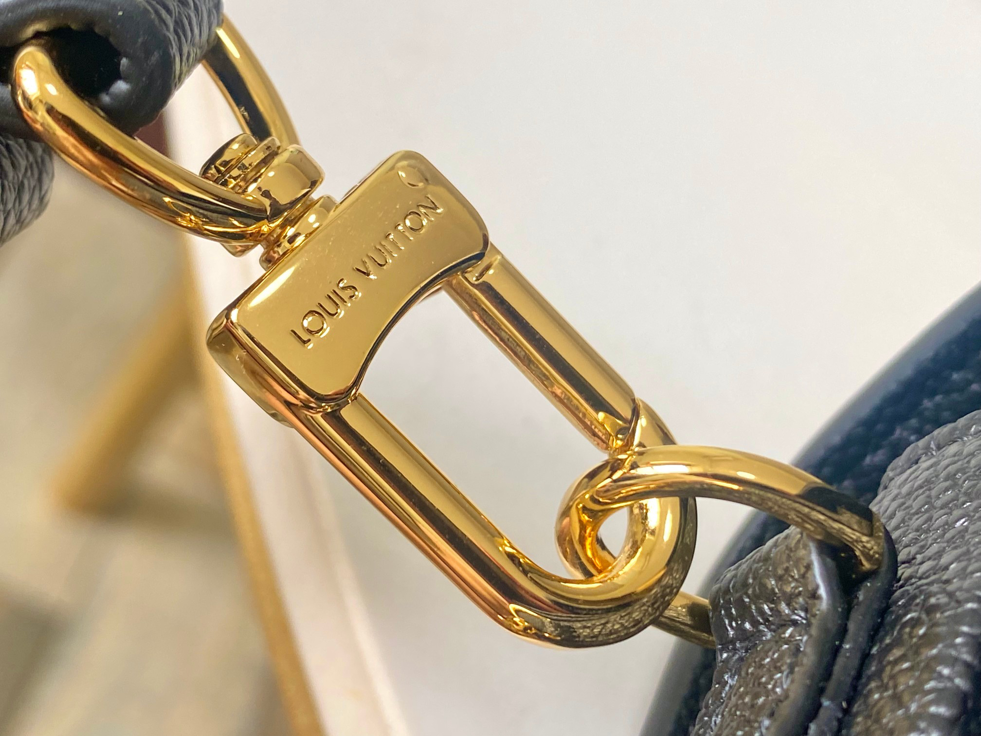 Louis Vuitton Pochette Métis East West Crossbody Bag - Image 7