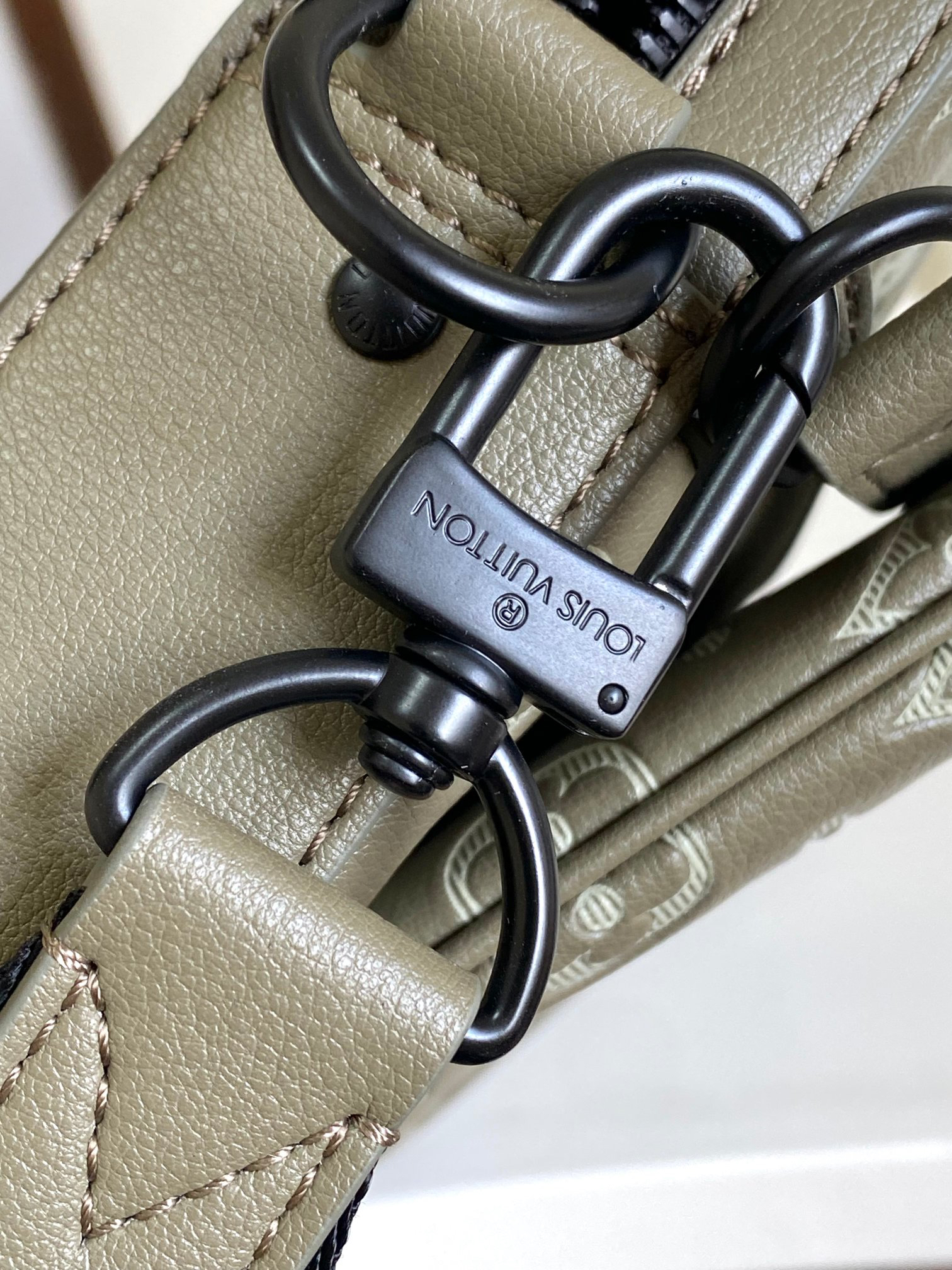 Louis Vuitton Trio Messenger Crossbody Bag - Image 7