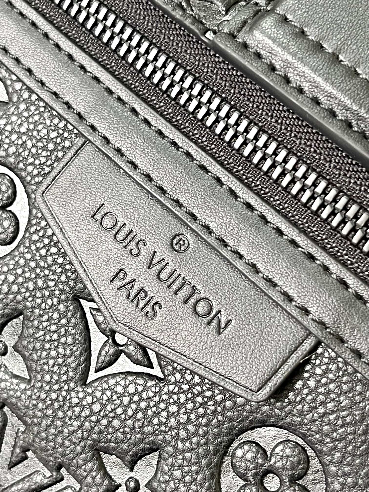 Louis Vuitton S-Cape Messenger Bag M23741 in Black Monogram Taurillon Leather - Image 7