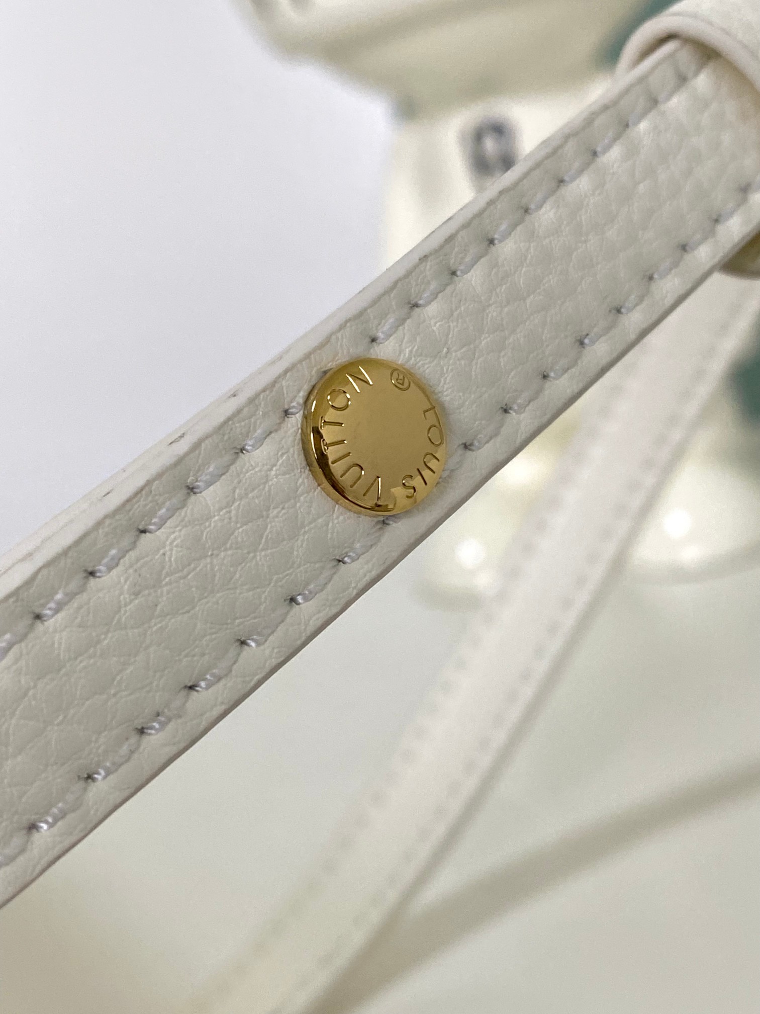 Louis Vuitton Favorite Handbag - Image 7