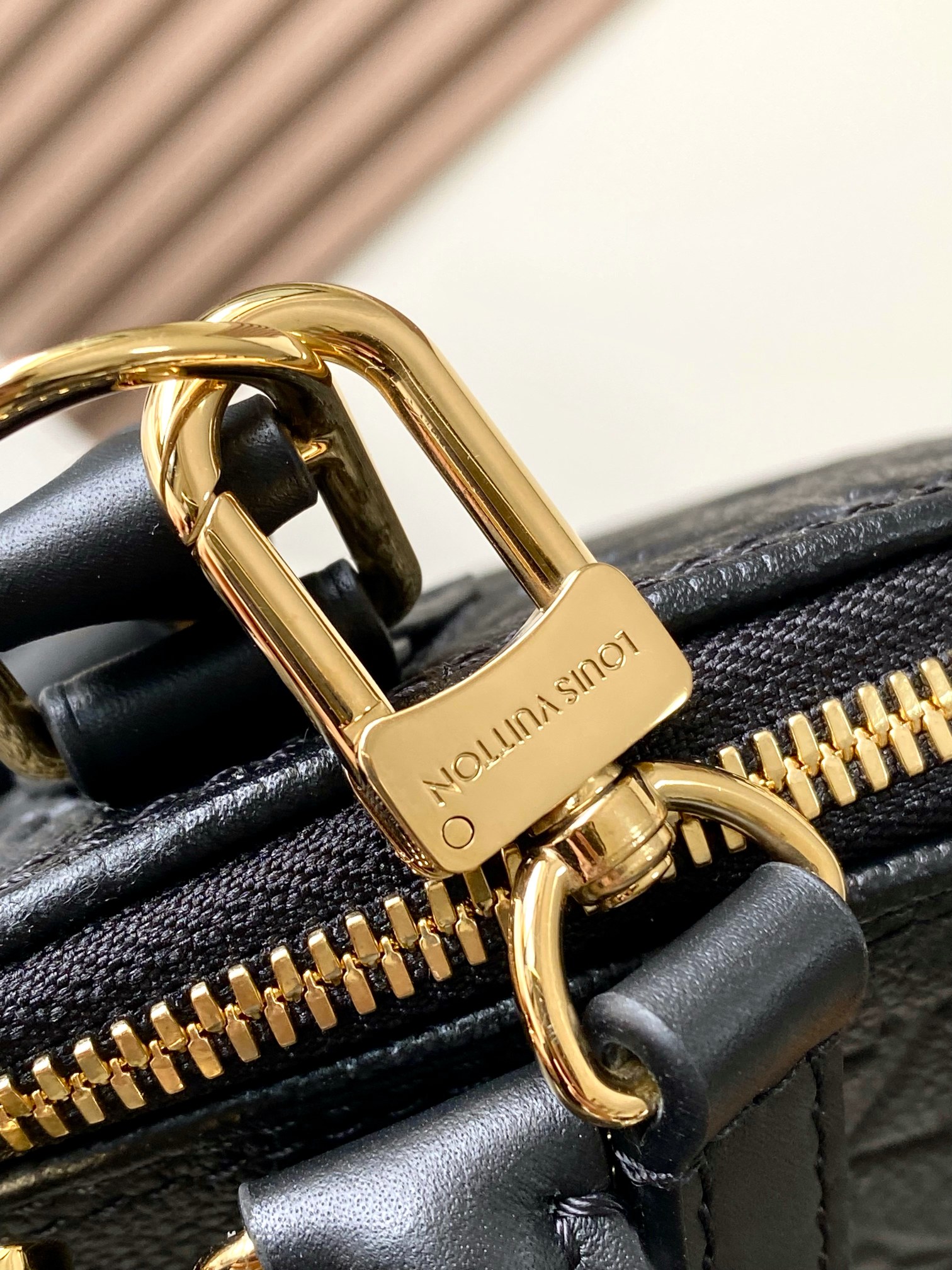 Alma PM Leather Handbag - Image 7