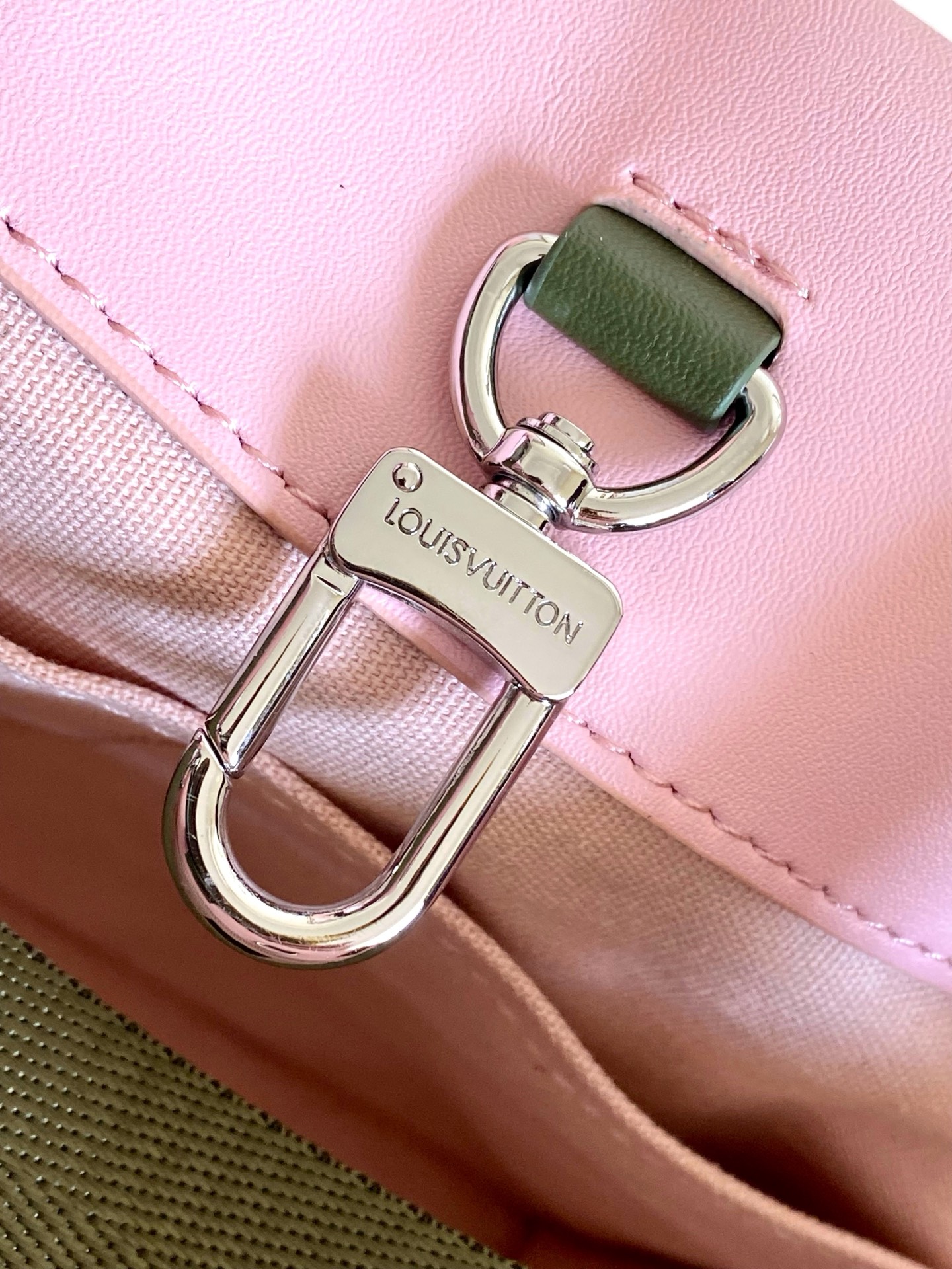 Louis Vuitton Medium Leather Handbag - Image 7