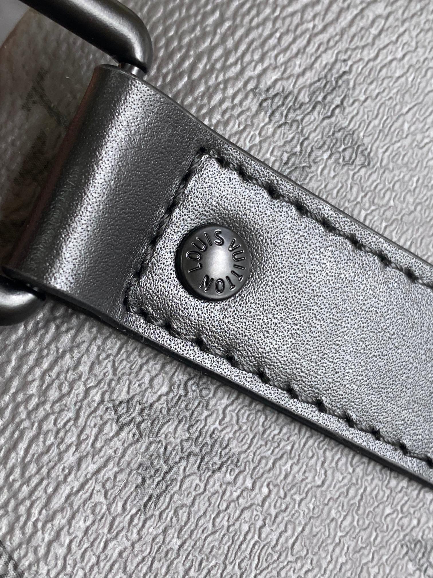 Keepall Bandoulière 55 Travel Bag in Monogram Eclipse Reverse Canvas - Image 7