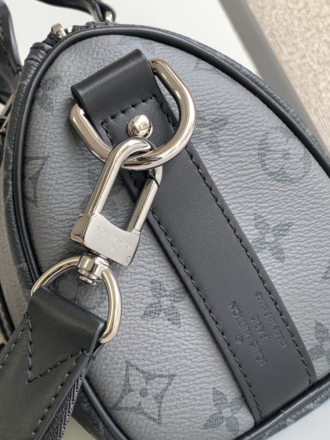 Louis Vuitton Keepall 25 Crossbody Bag in Monogram Eclipse Reverse Canvas - Image 7