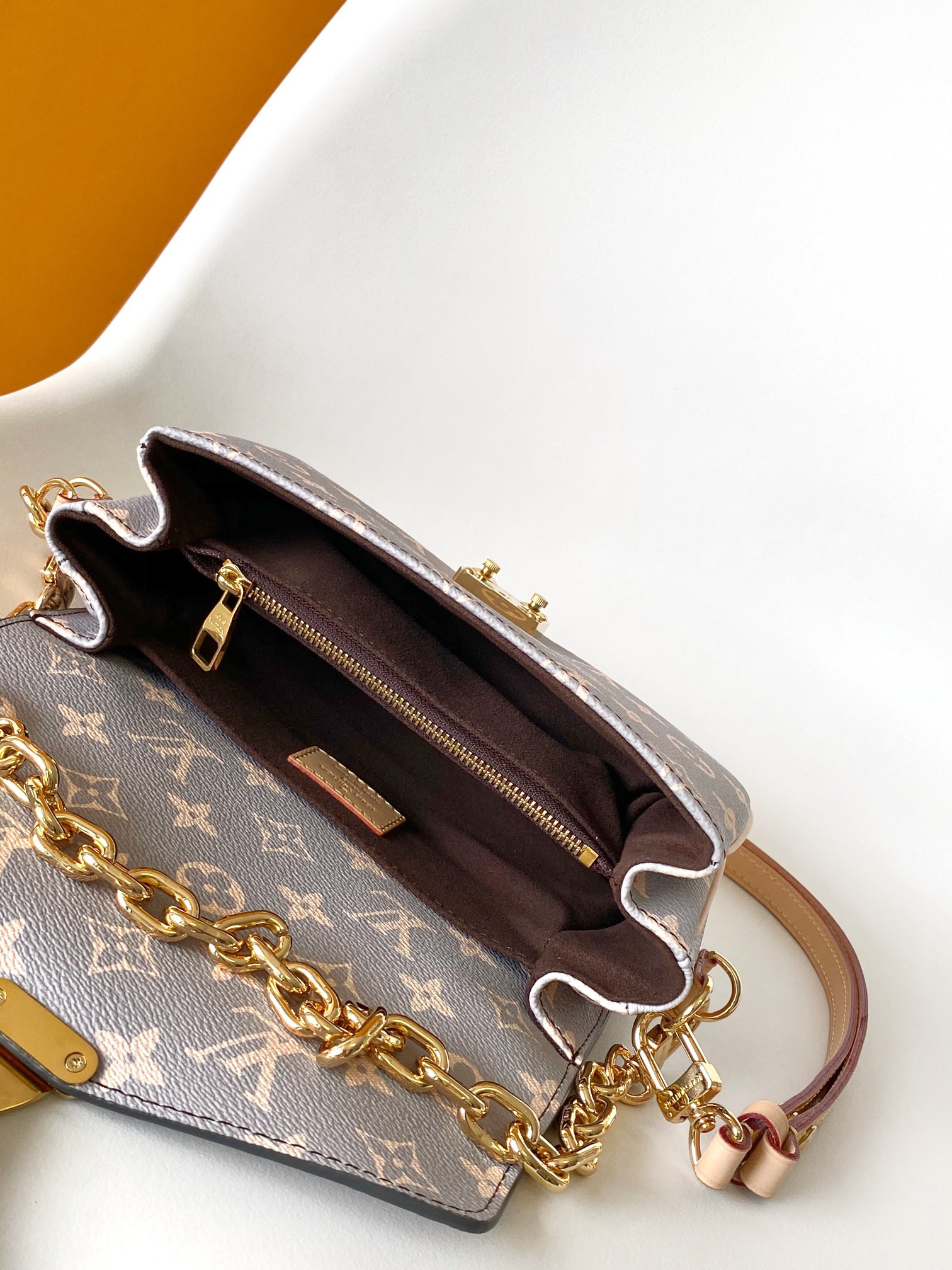 Louis Vuitton Pochette Métis East West M12429 Crossbody Bag - Image 7