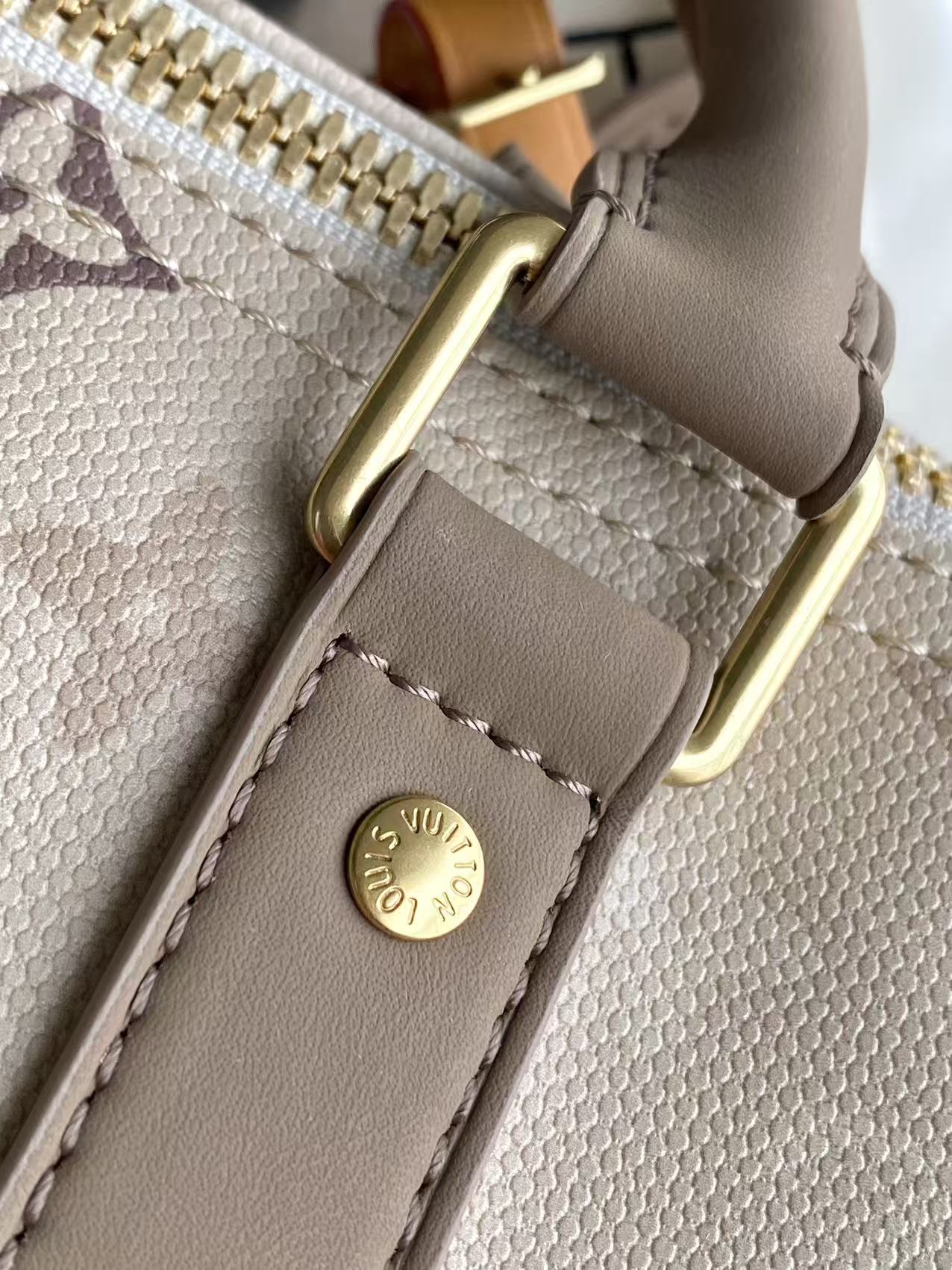 Louis Vuitton Keepall Bandoulière 25 Travel Bag - Image 7