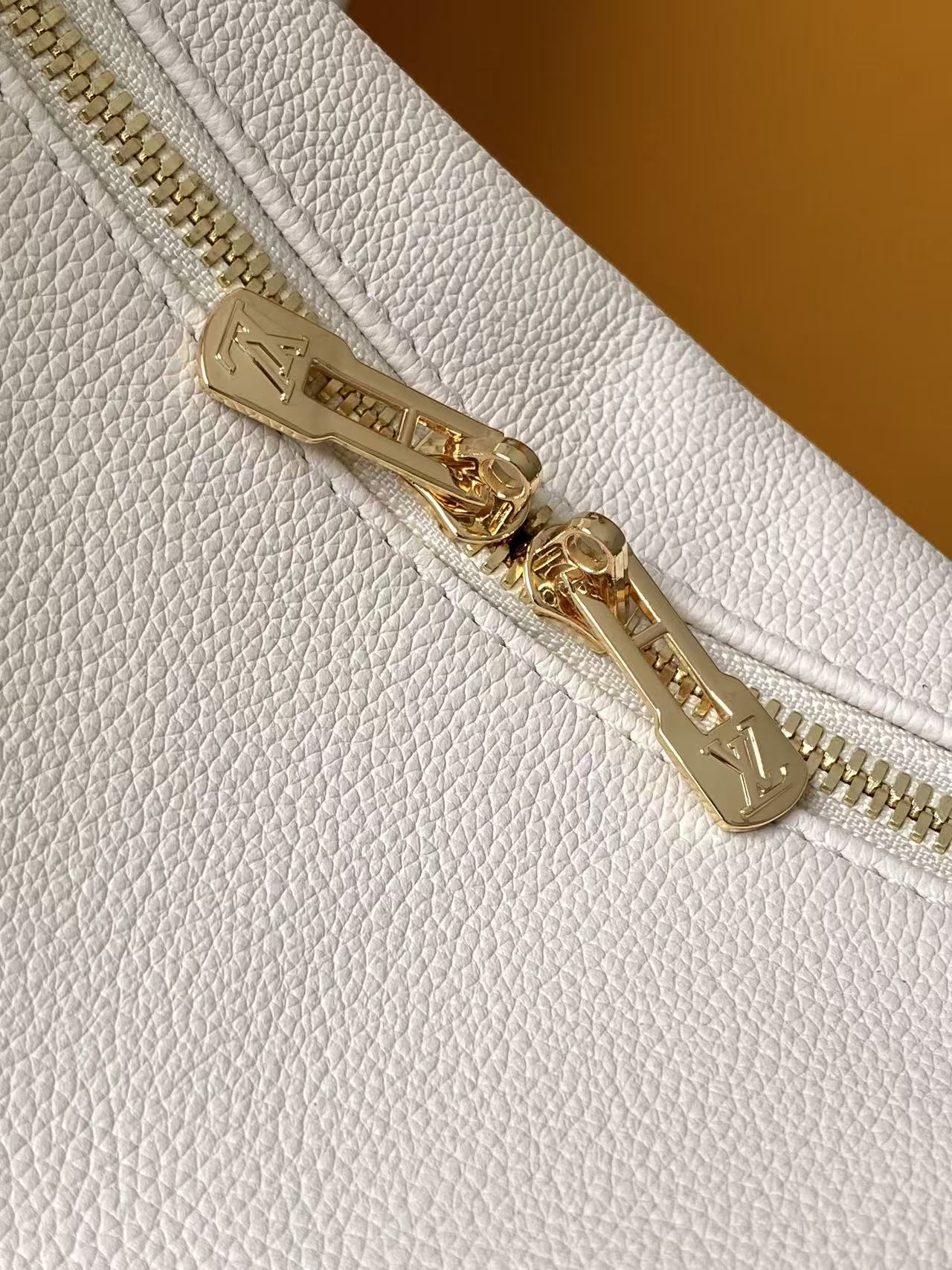 Express Small Crossbody Handbag M27275 M29392 in Ivory - Image 7