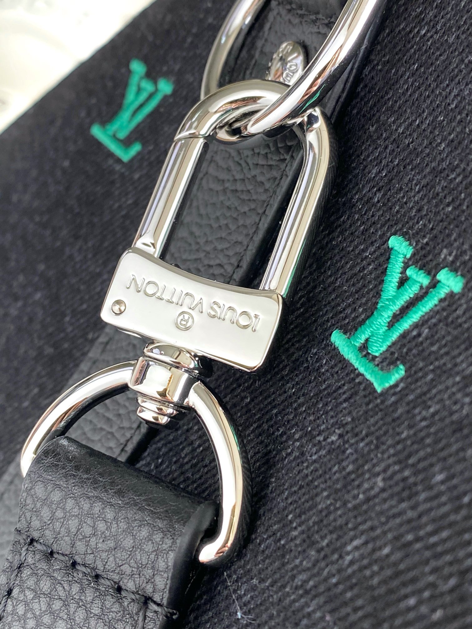 Louis Vuitton Keepall Bandoulière 50 Travel Bag M13966 in Black LV Blason Denim - Image 7