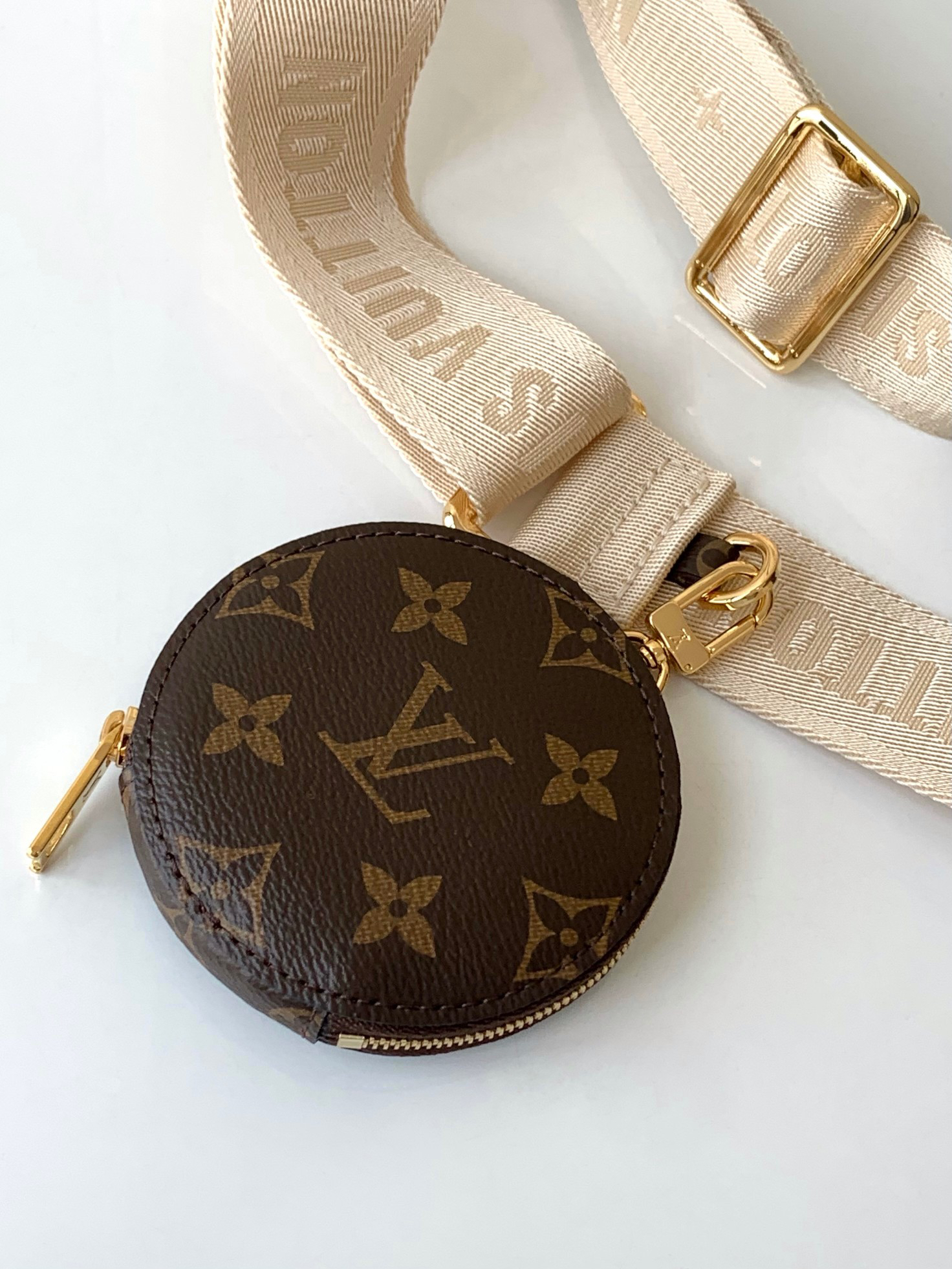 Louis Vuitton OnTheGo Small Handbag M46373 - Image 7