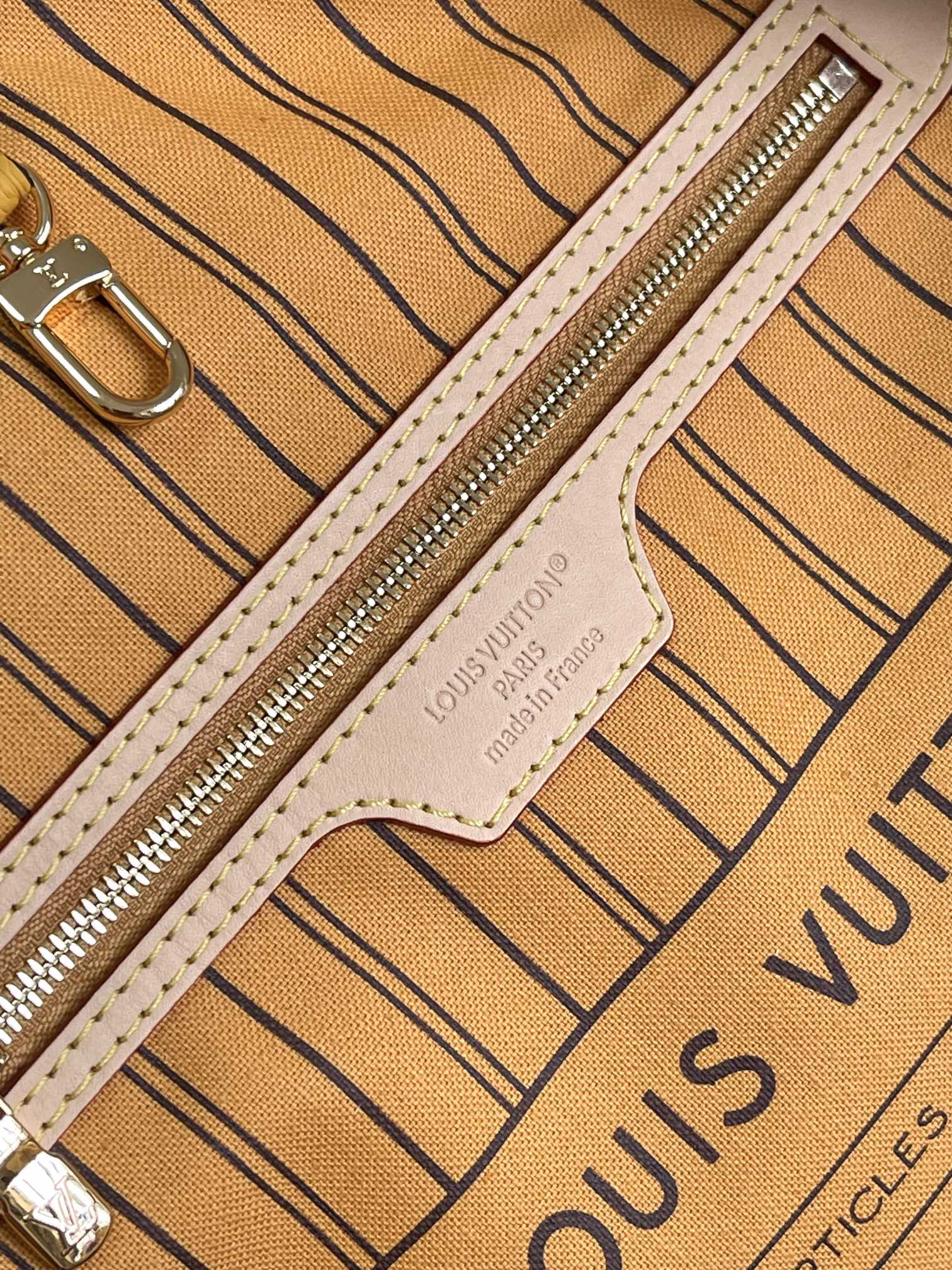Louis Vuitton Neverfull MM Tote Bag in Damier Azur Canvas - Image 7