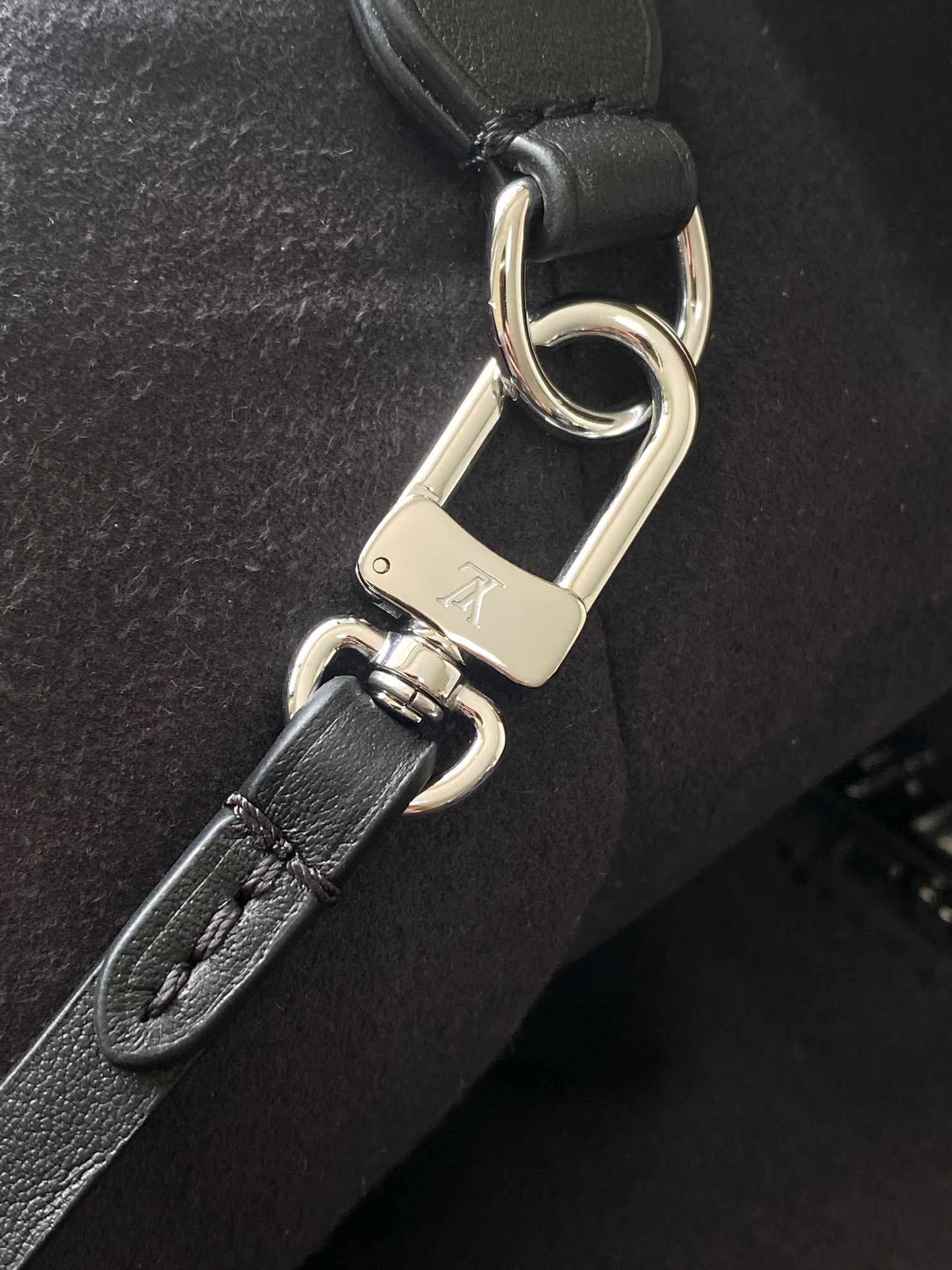 Carryall Dark Medium Handbag - Image 7