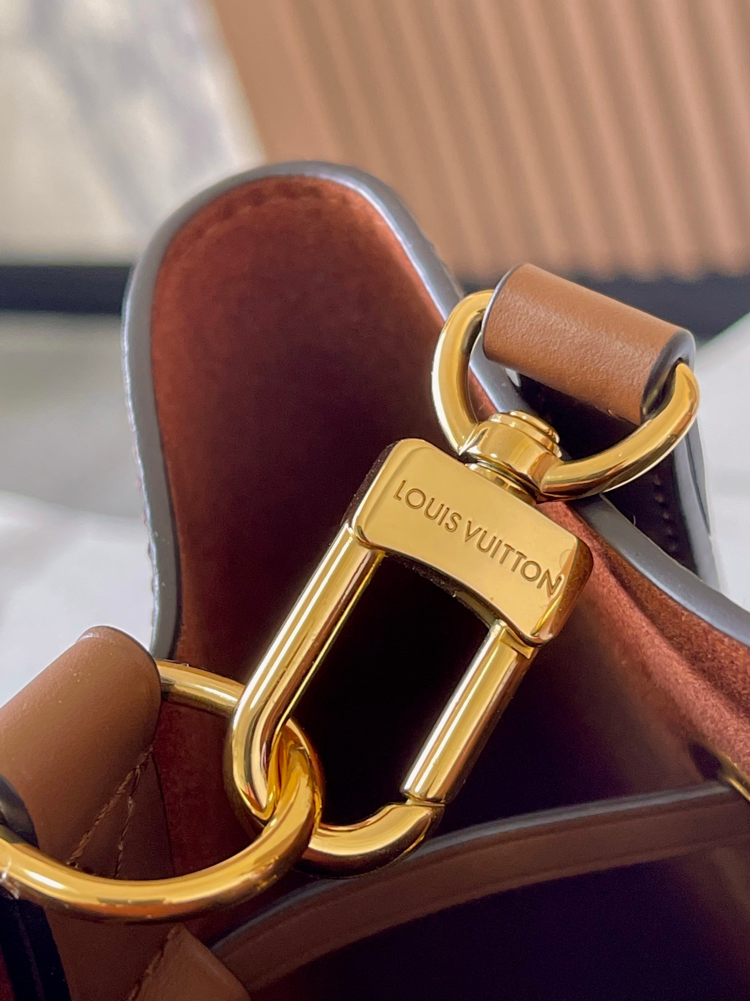 Louis Vuitton NéoNoé Bucket Shoulder Bag - Image 7