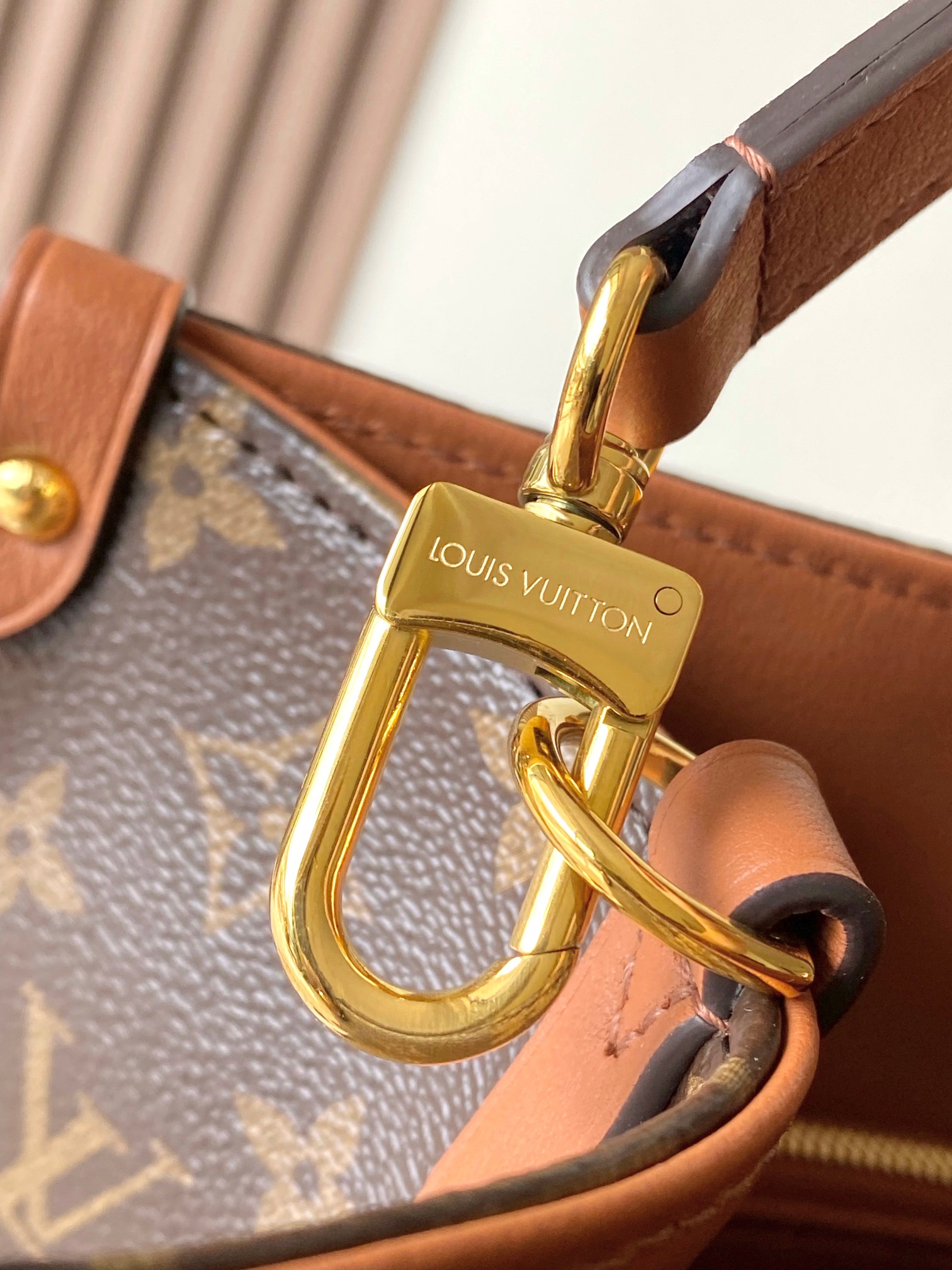 Louis Vuitton OnTheGo Organizer Handbag - Image 7