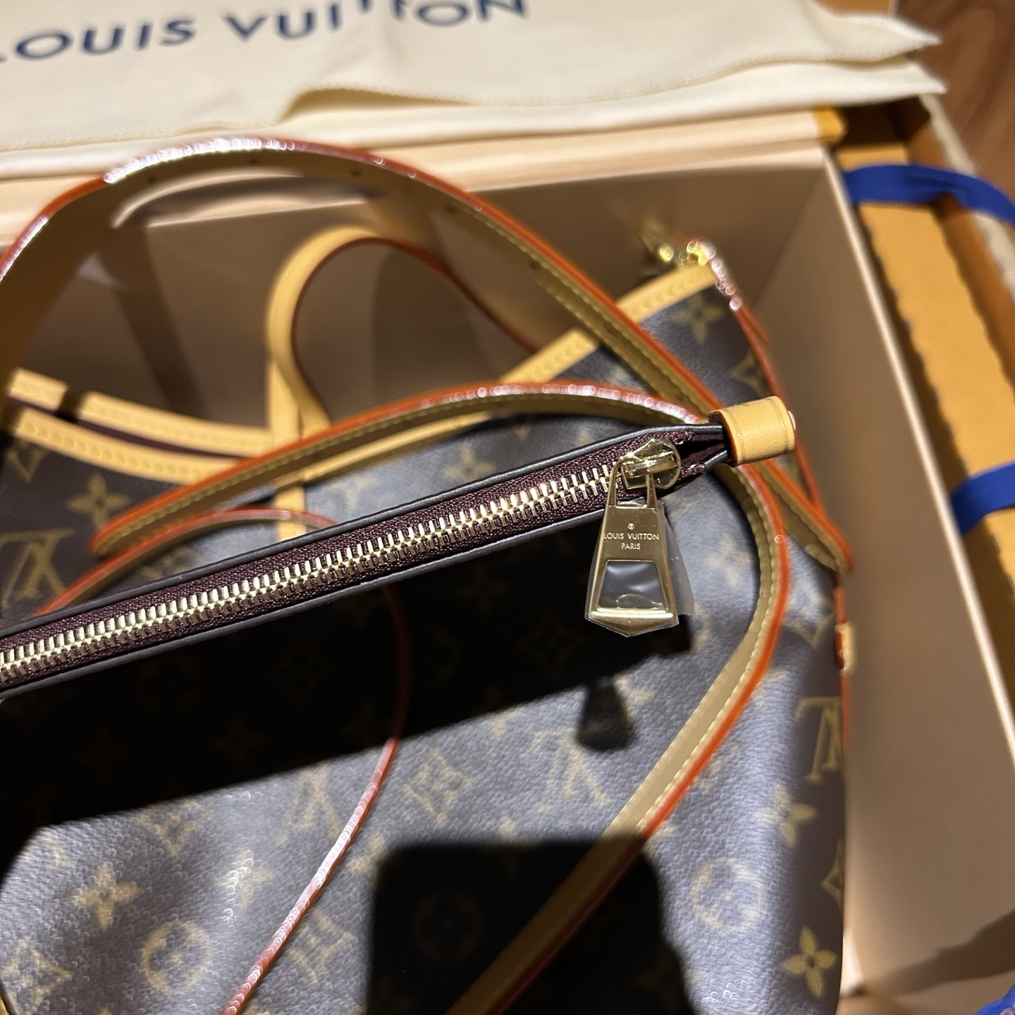 Louis Vuitton CarryAll M46203 Monogram Leather Handbag - Image 7