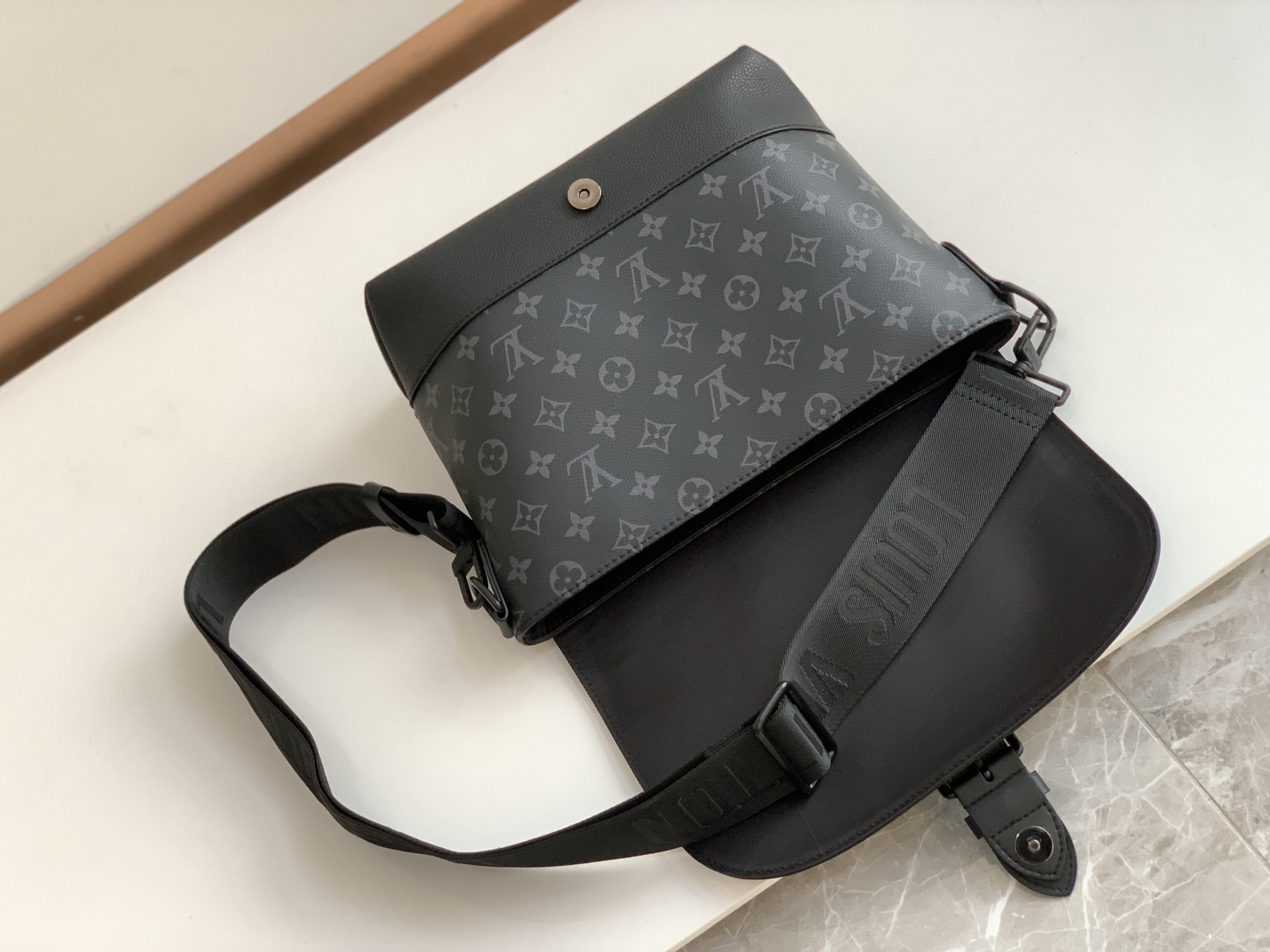 Louis Vuitton Saumur Messenger Bag M45911 in Monogram Eclipse Canvas and Leather - Image 7