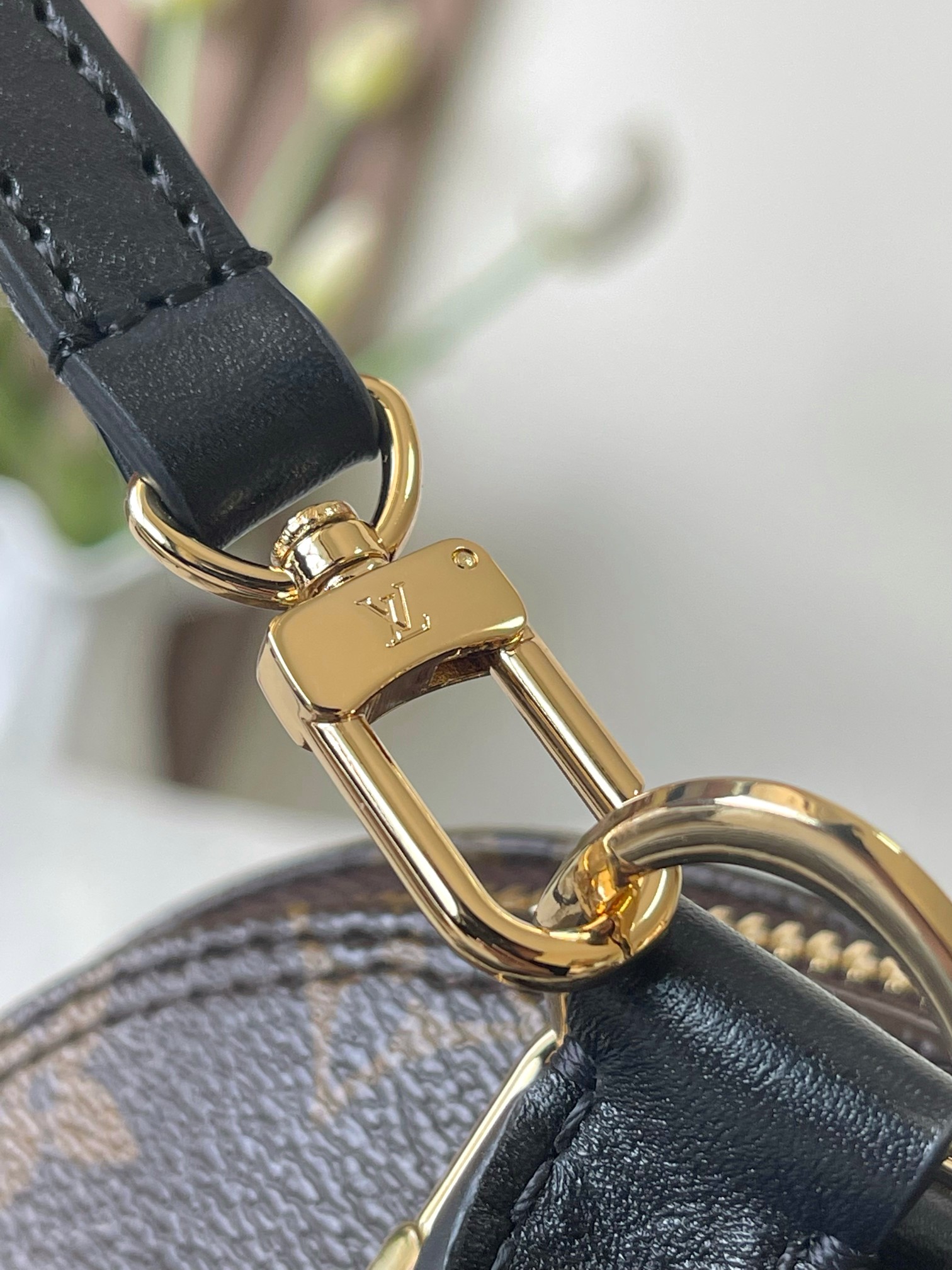 Louis Vuitton Alma BB Monogram Crossbody Bag - Image 7