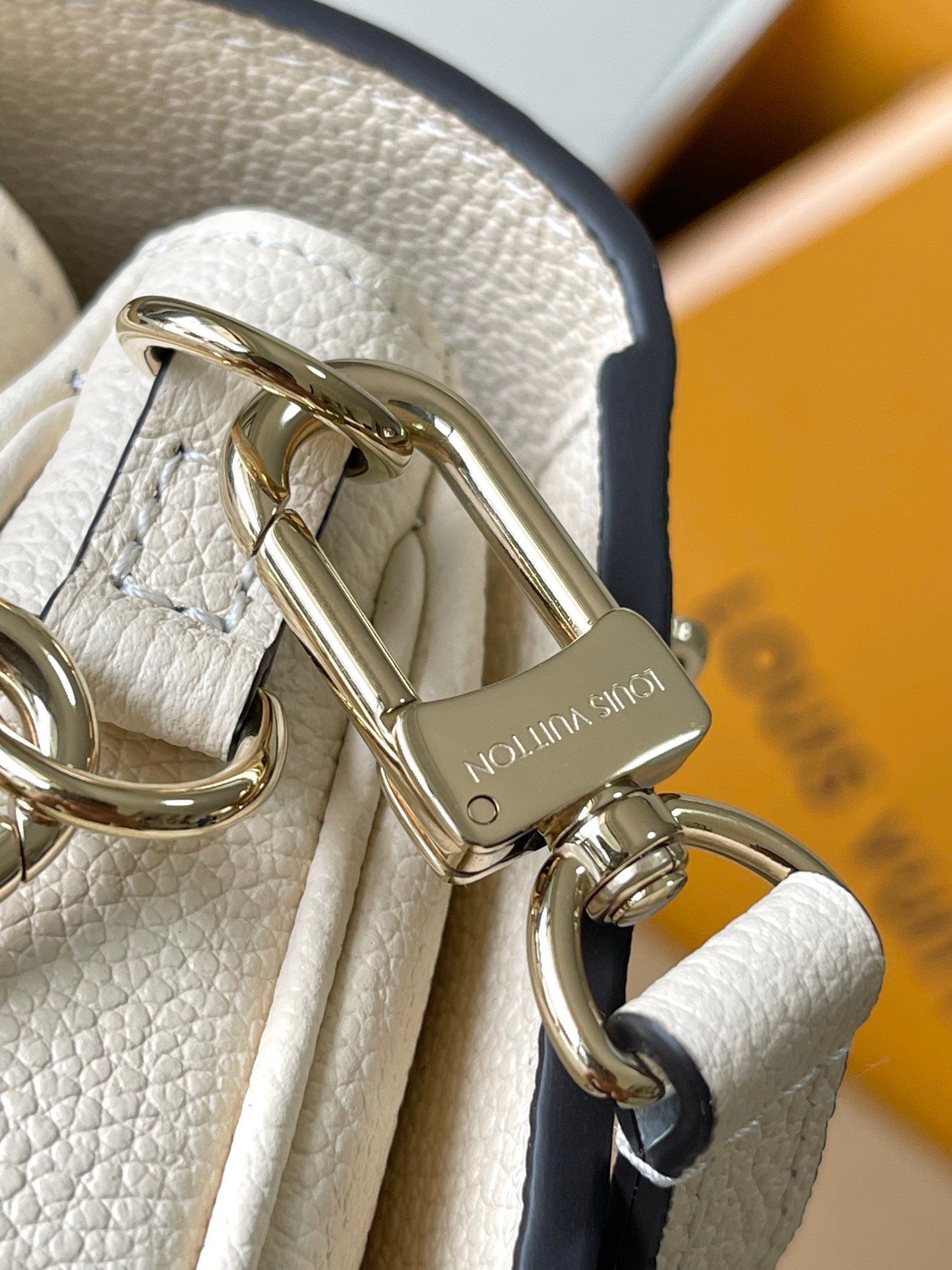 Louis Vuitton Pochette Métis East West Crossbody Bag - Image 7