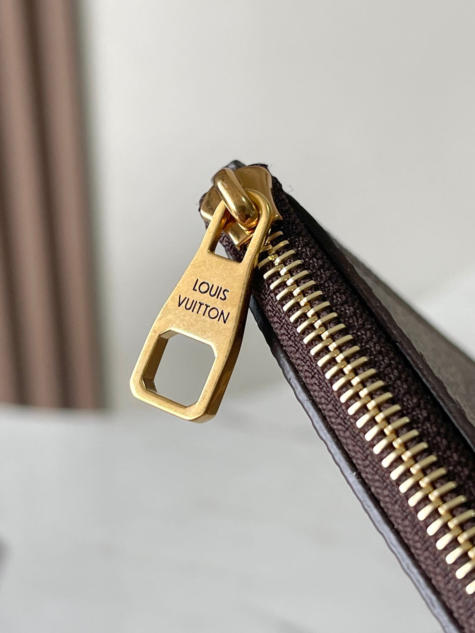 Low Key Cabas Medium Handbag - Image 7