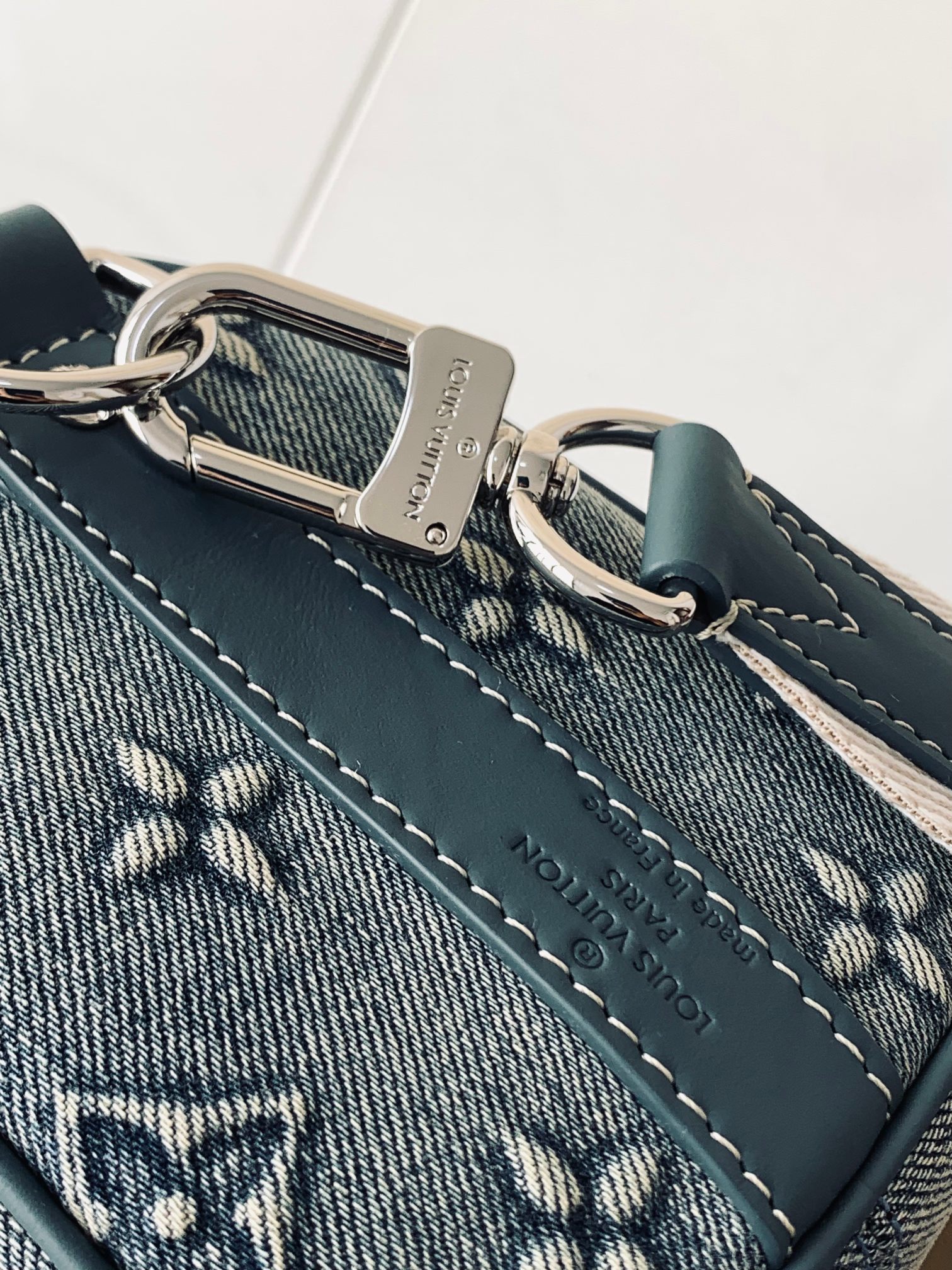 Louis Vuitton Keepall Bandoulière 25 Monogram Washed Denim Handbag - Image 7
