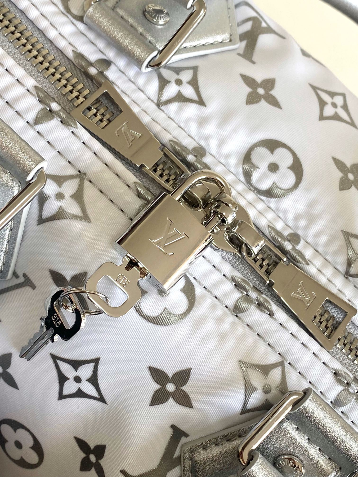 Keepall Bandoulière 45 Travel Bag in Silver Monogram - Image 7