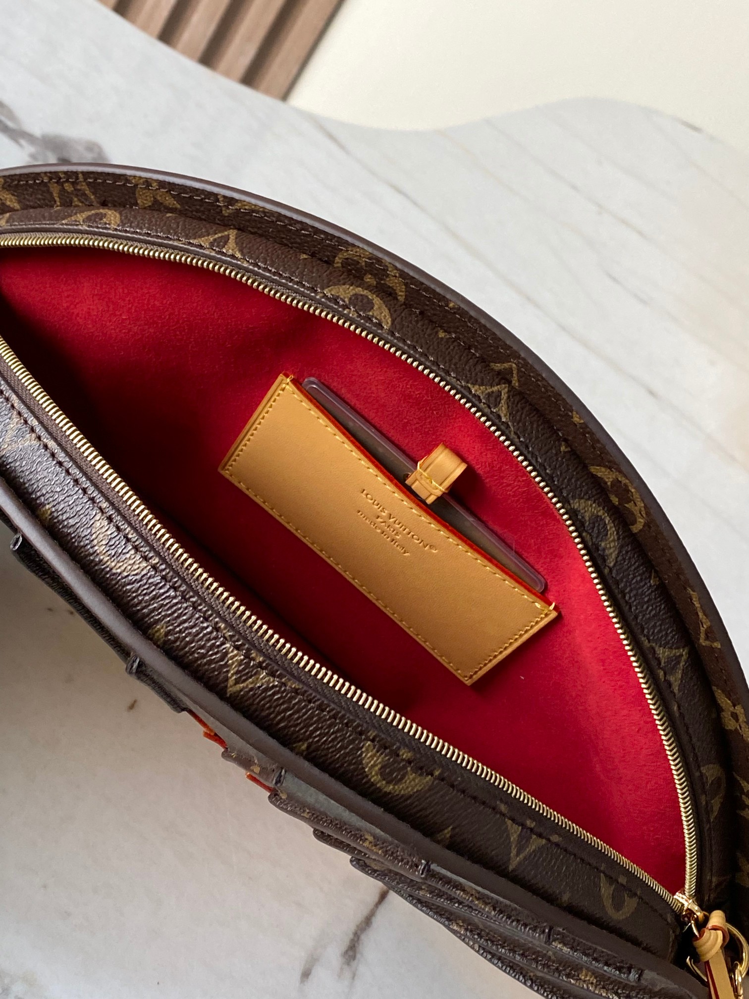 Louis Vuitton LV FAN Leather Crossbody Bag - Image 7