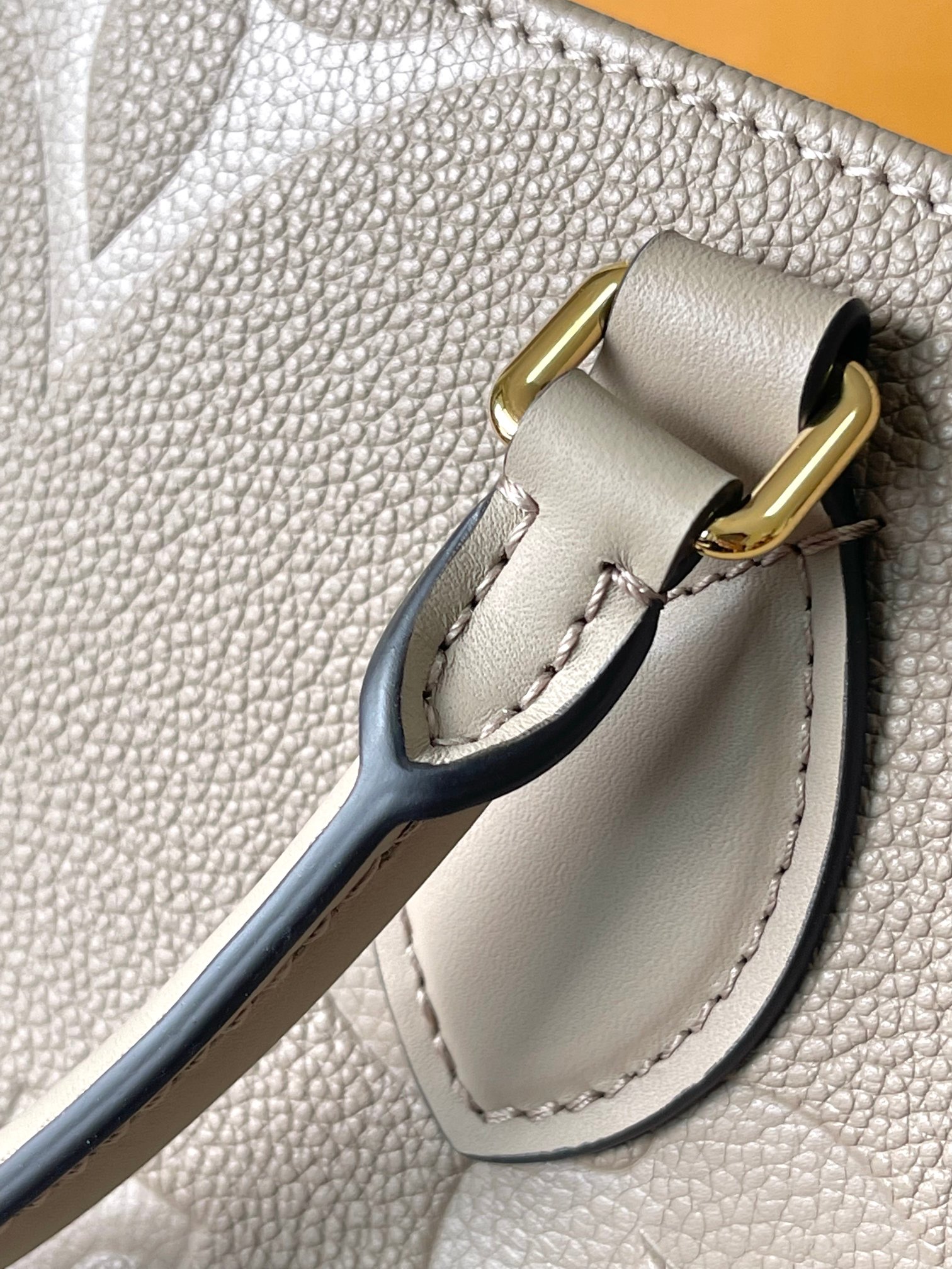Louis Vuitton Onthego Medium Tote Bag - Image 7