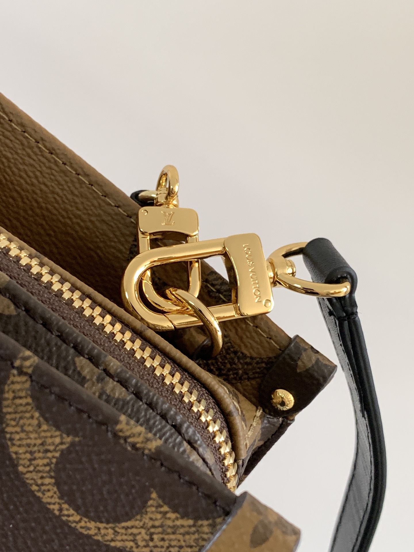 Louis Vuitton OnTheGo East West Tote Bag M14236 - Image 7