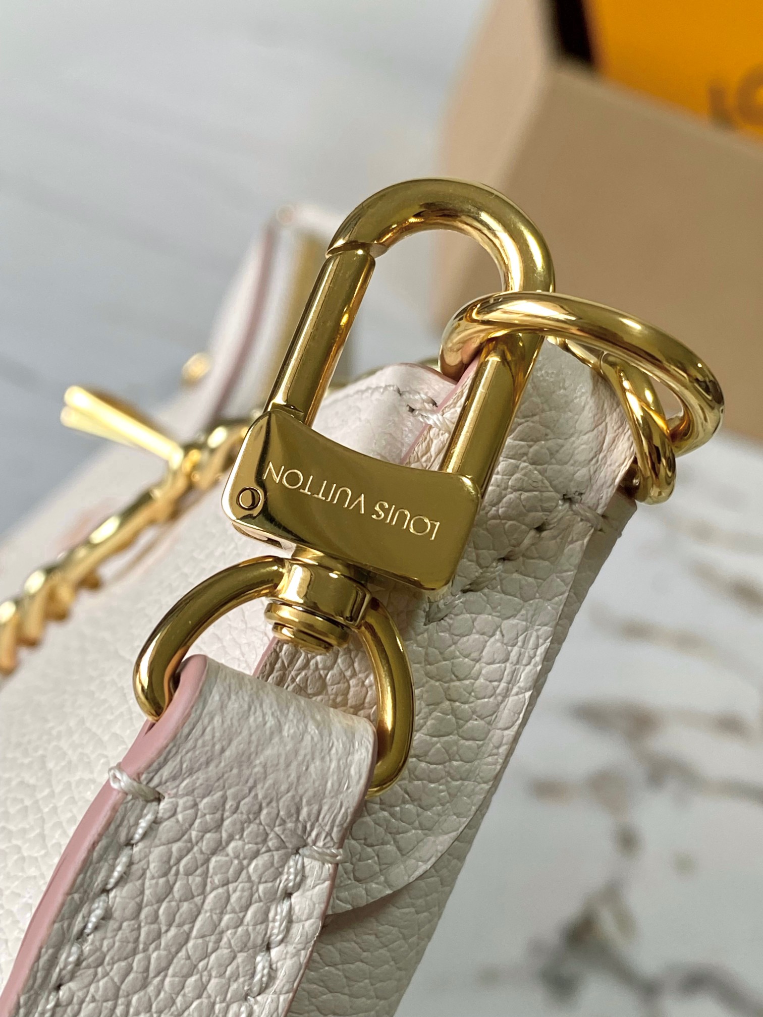 Boulogne Leather Crossbody Bag - Image 7
