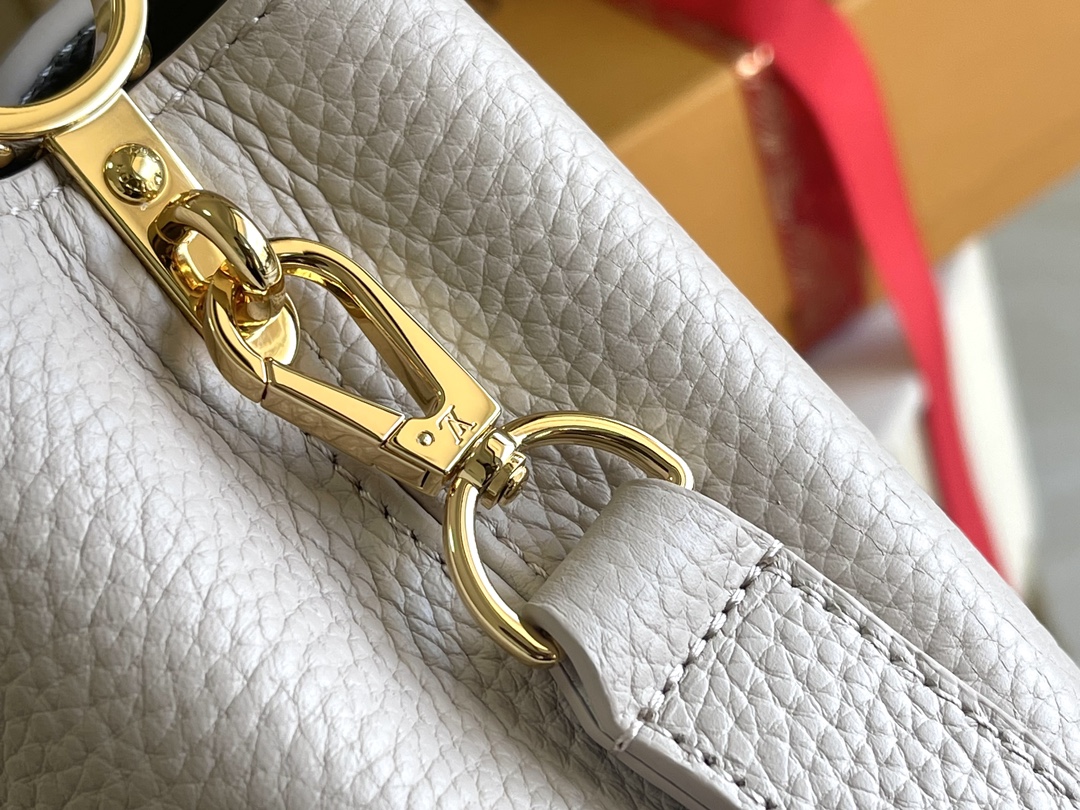 Louis Vuitton Capucines BB Handbag in White Calfskin with Gold-Tone Floral Detail - Image 7