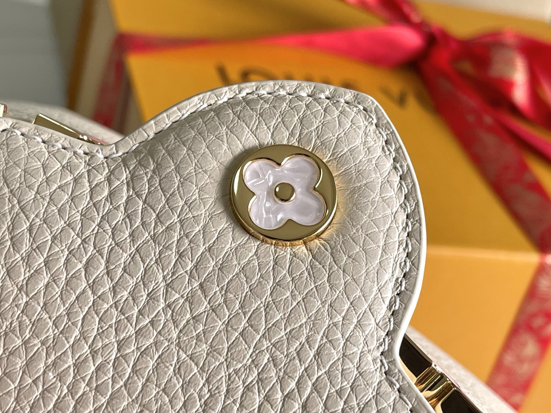 Louis Vuitton Capucines BB Handbag - Image 7