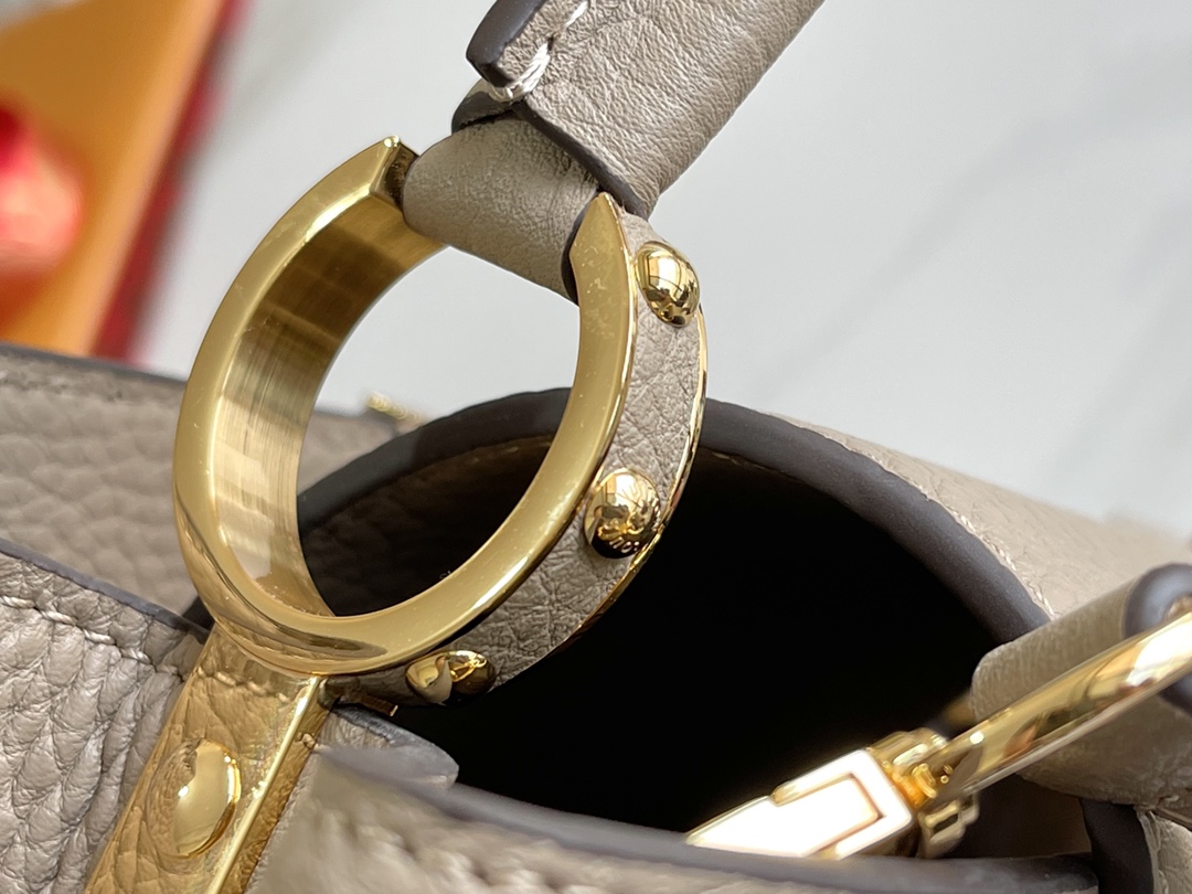 Louis Vuitton Capucines Handbag M94428, Elephant Gray, Medium Gold-Tone Hardware - Image 7