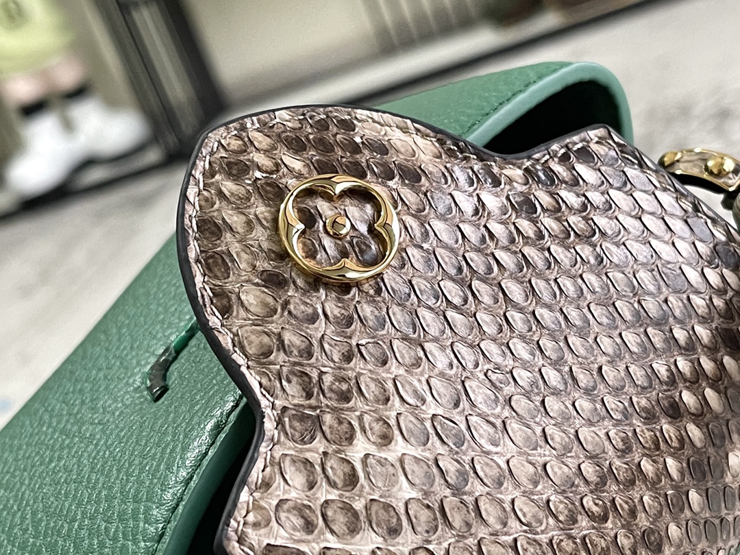 Louis Vuitton Capucines BB Handbag - Image 7