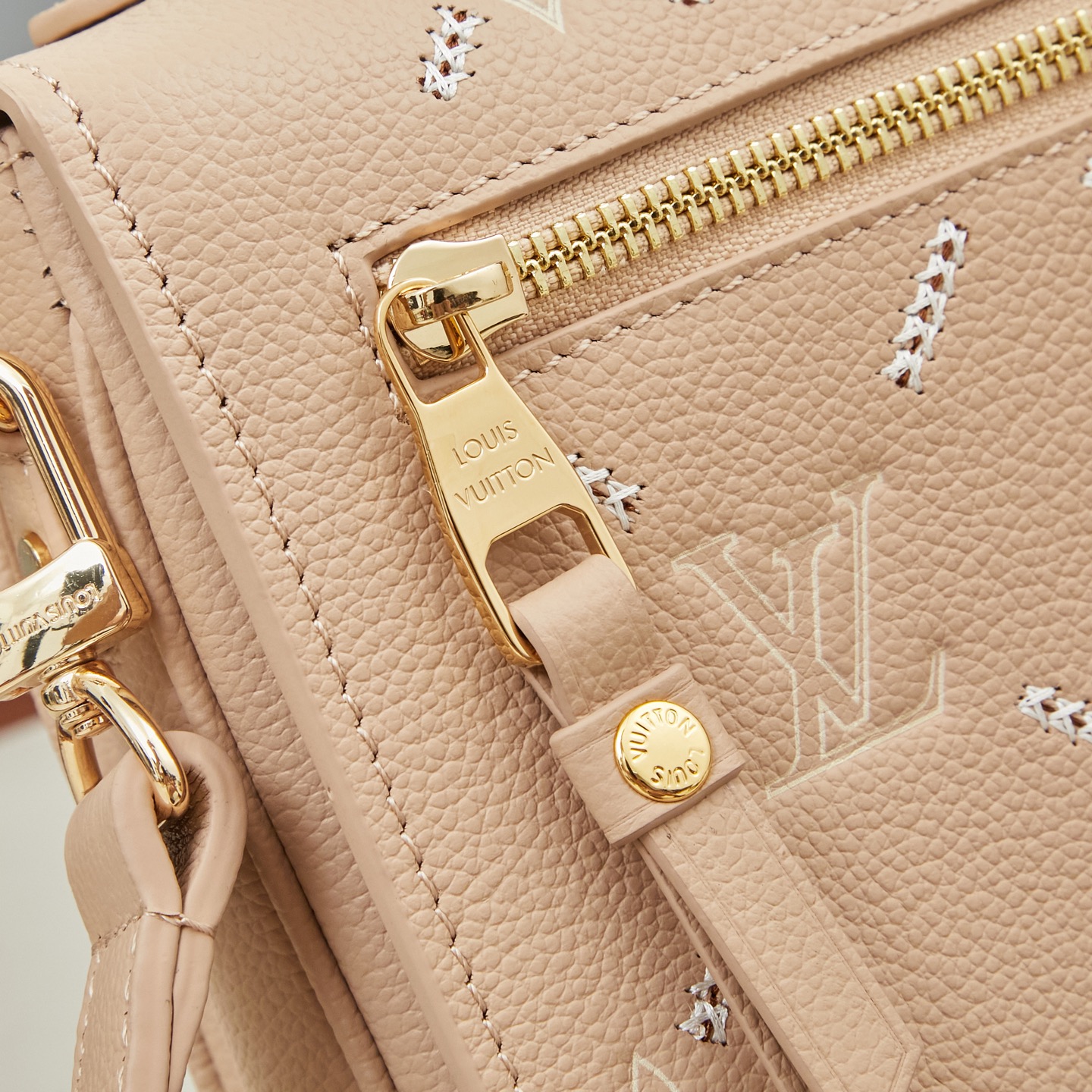 Louis Vuitton Pochette Métis Monogram Empreinte Leather Crossbody Bag - Image 7