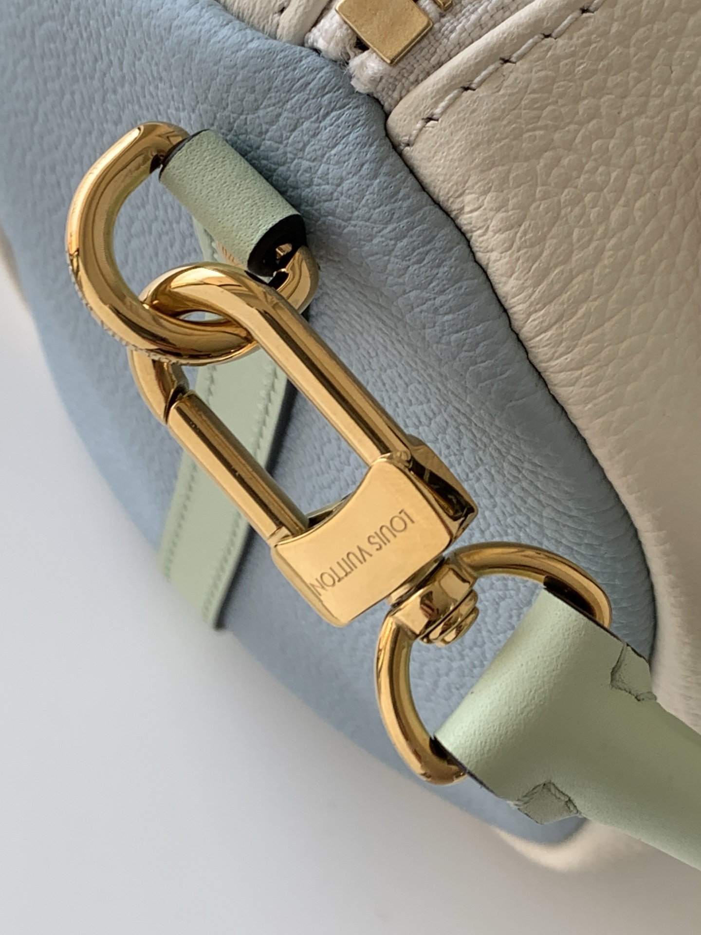 Louis Vuitton Express Small Handbag M26905 - Image 7