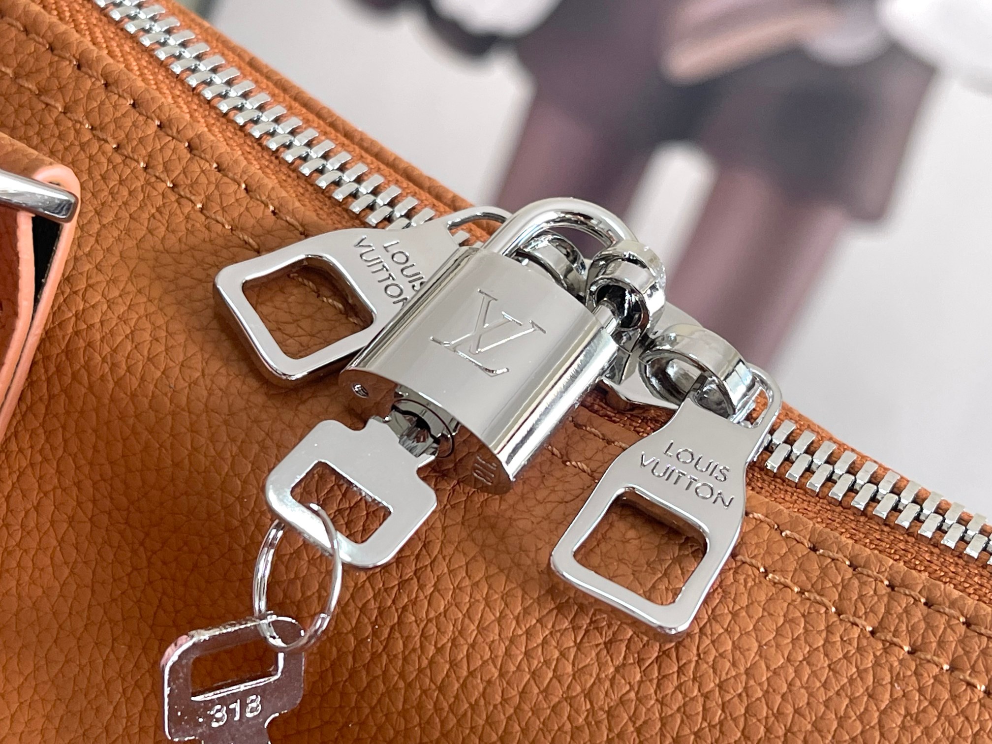 Louis Vuitton Keepall Bandoulière 50 Travel Bag - Image 7