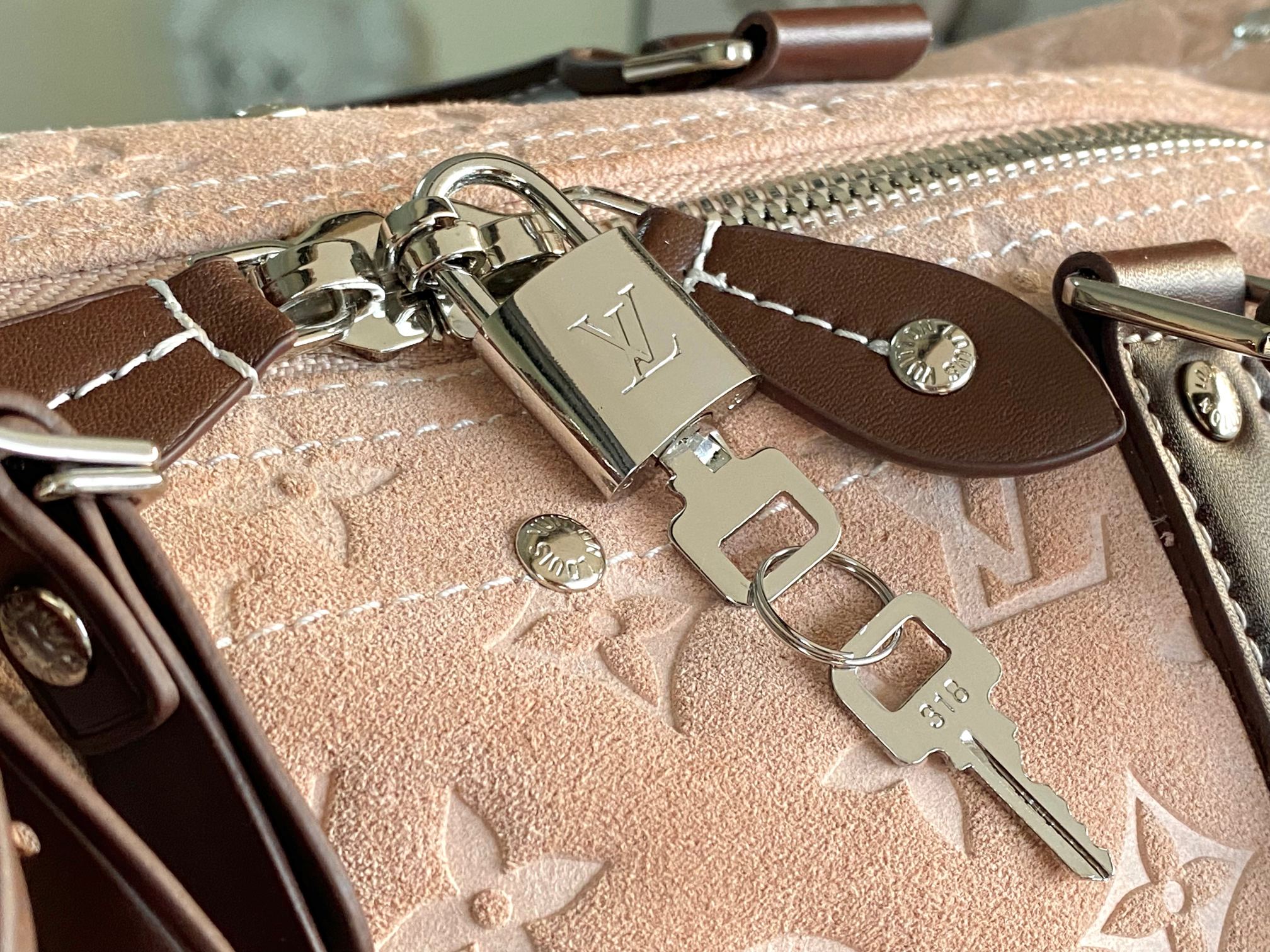 Louis Vuitton Keepall Bandoulière 50 Travel Bag - Image 7