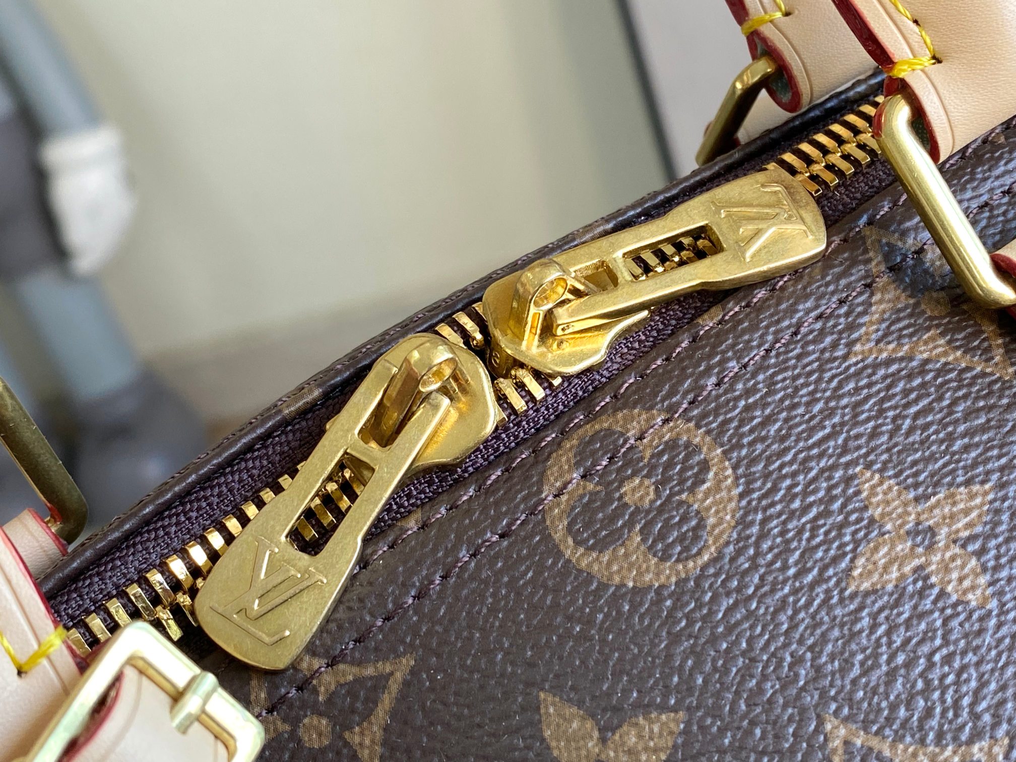Louis Vuitton Keepall 45 Travel Bag in Monogram Canvas - Image 7